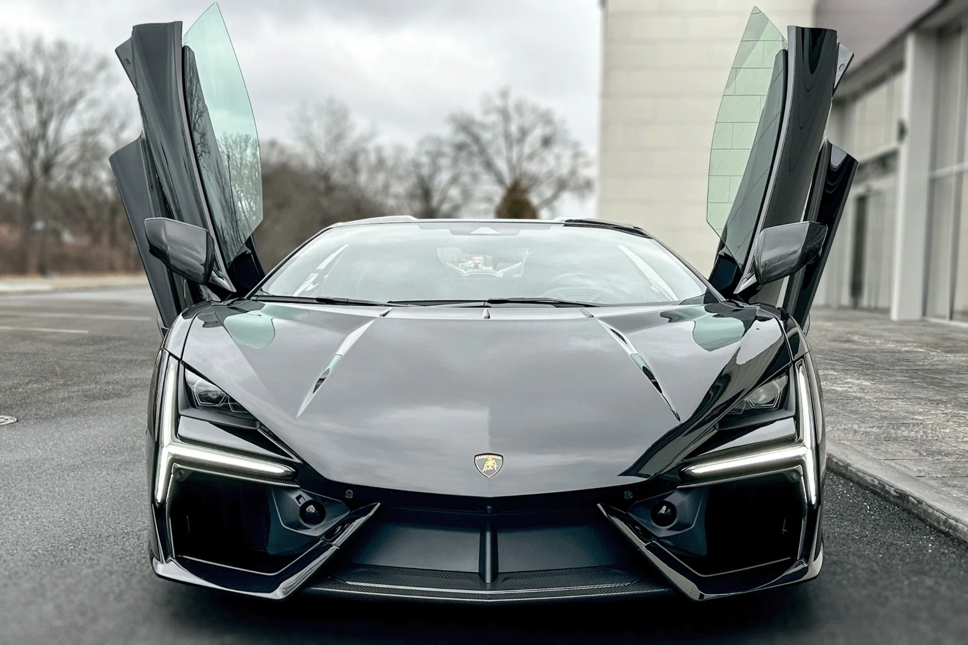 mph013_1556367731_Used_2025_Lamborghini_Revuelto_1769640484_6b84ff576c