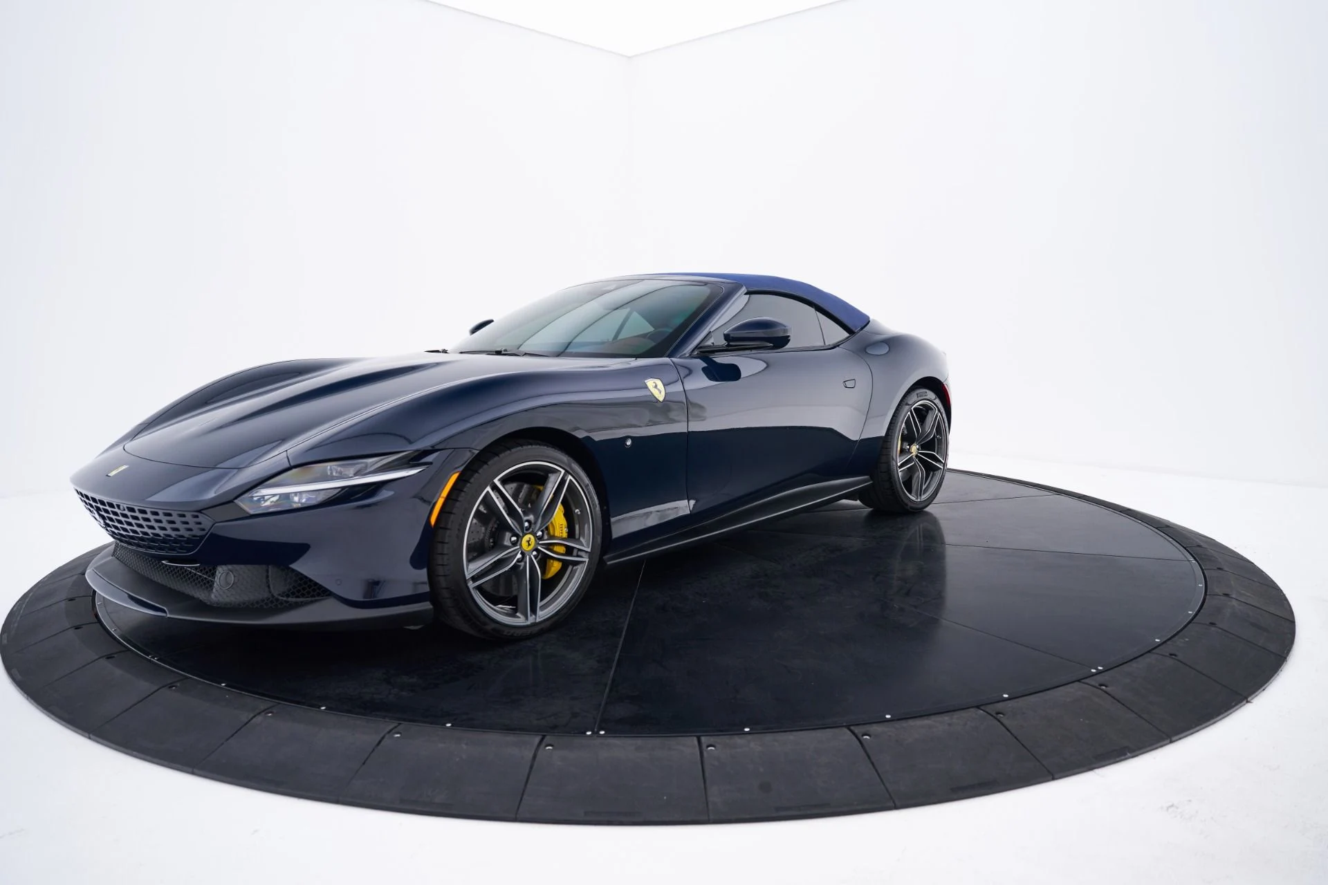 mph013_156001563_Used_2025_Ferrari_Roma_Base_1793056003_bf17018b6a