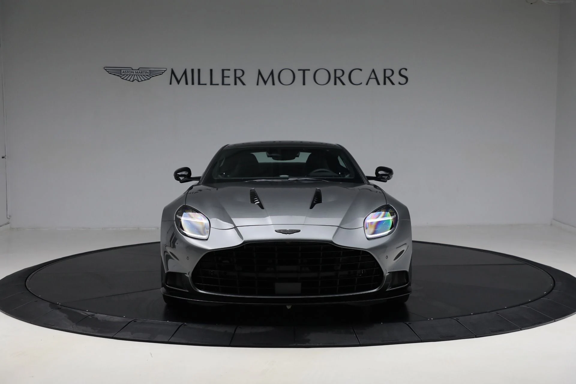 mph013_1565554379_New_2025_Aston_Martin_Vanquish_de3176af46