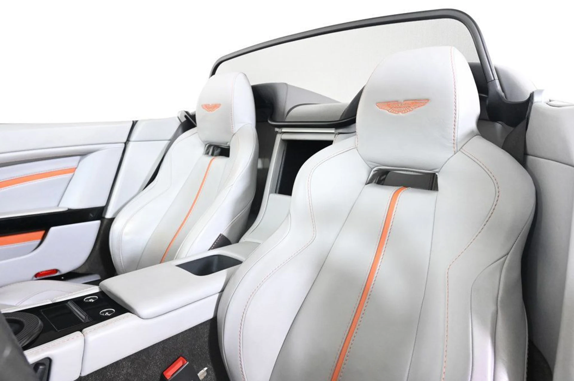 mph013_1569859832_used_2017_aston_martin_v12_vantage_s_11350_22970914_13_1024_258fe18c9a