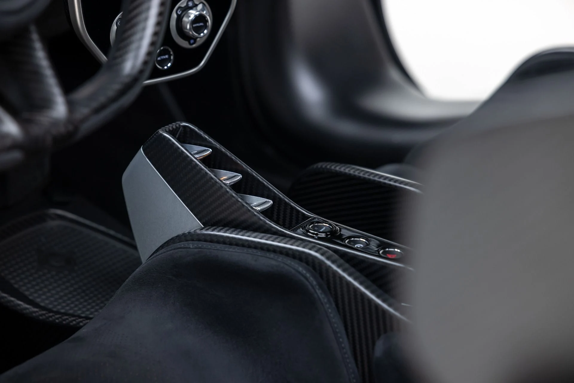 mph013_1569898646_13122_p14_l_a083ad0291