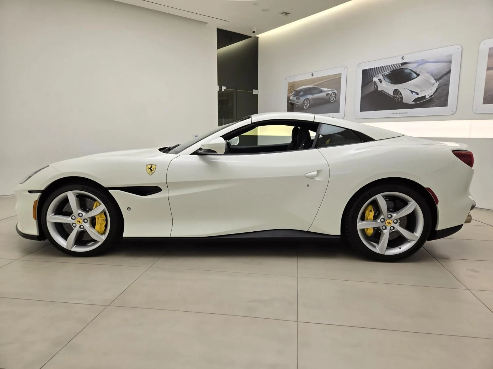 mph013_1570463996_Used_2023_Ferrari_Portofino_1757488879_cac1d9937e