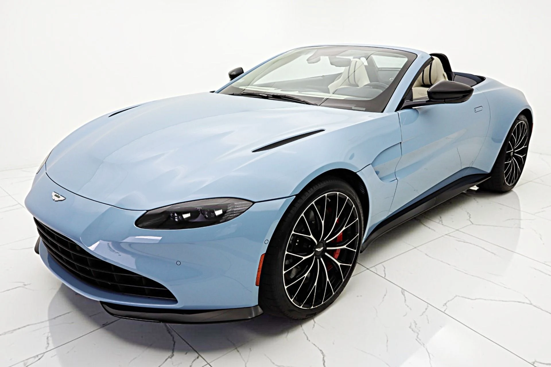 mph013_1577860436_Used_2022_Aston_Martin_Vantage_Roadster_3090eb401d