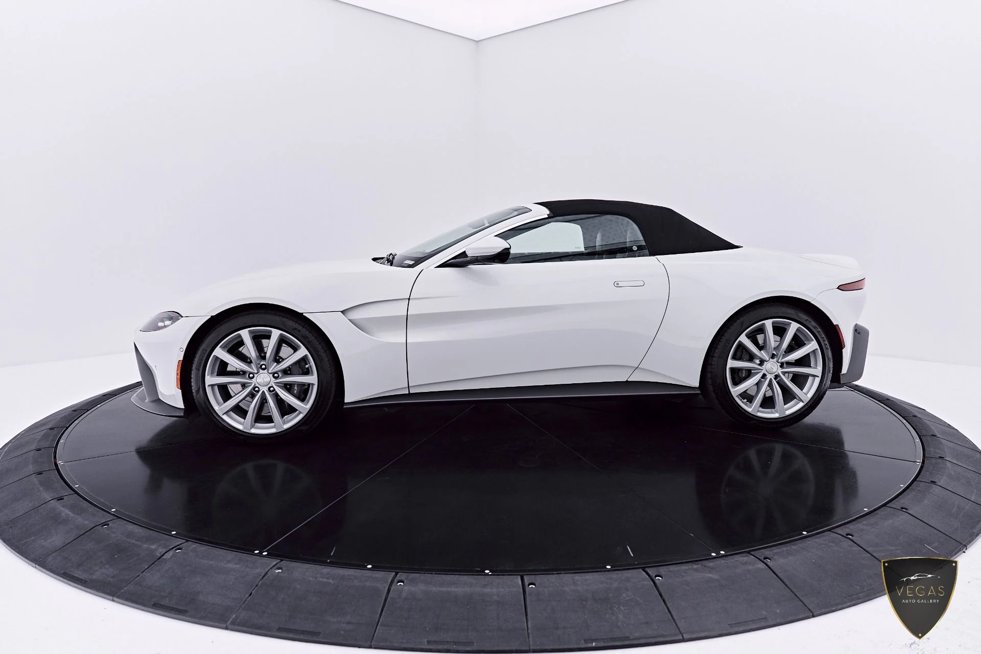 mph013_158518158_Used_2023_Aston_Martin_Vantage_1783622410_d34c1fefe1