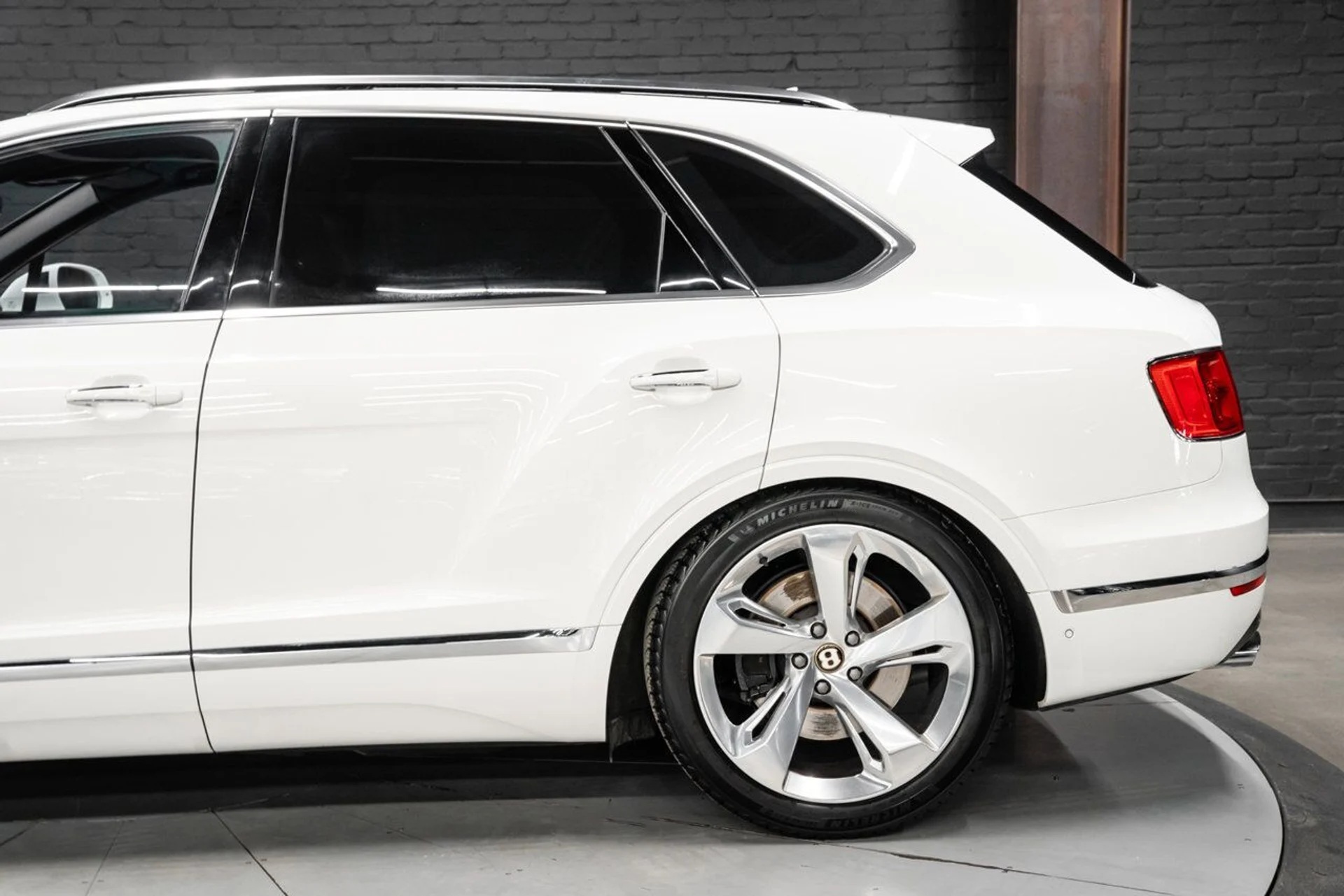 mph013_1590220887_bentley_bentayga_2019_4674ae0256
