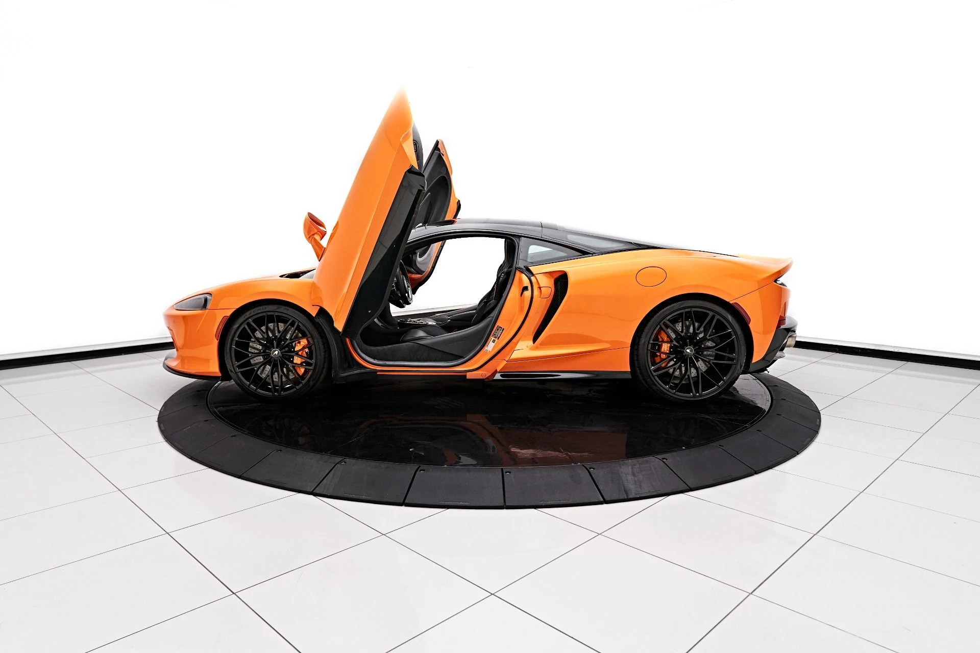 mph013_1598253430_Used_2023_Mc_Laren_GT_Base_1712094494_b518d310d7