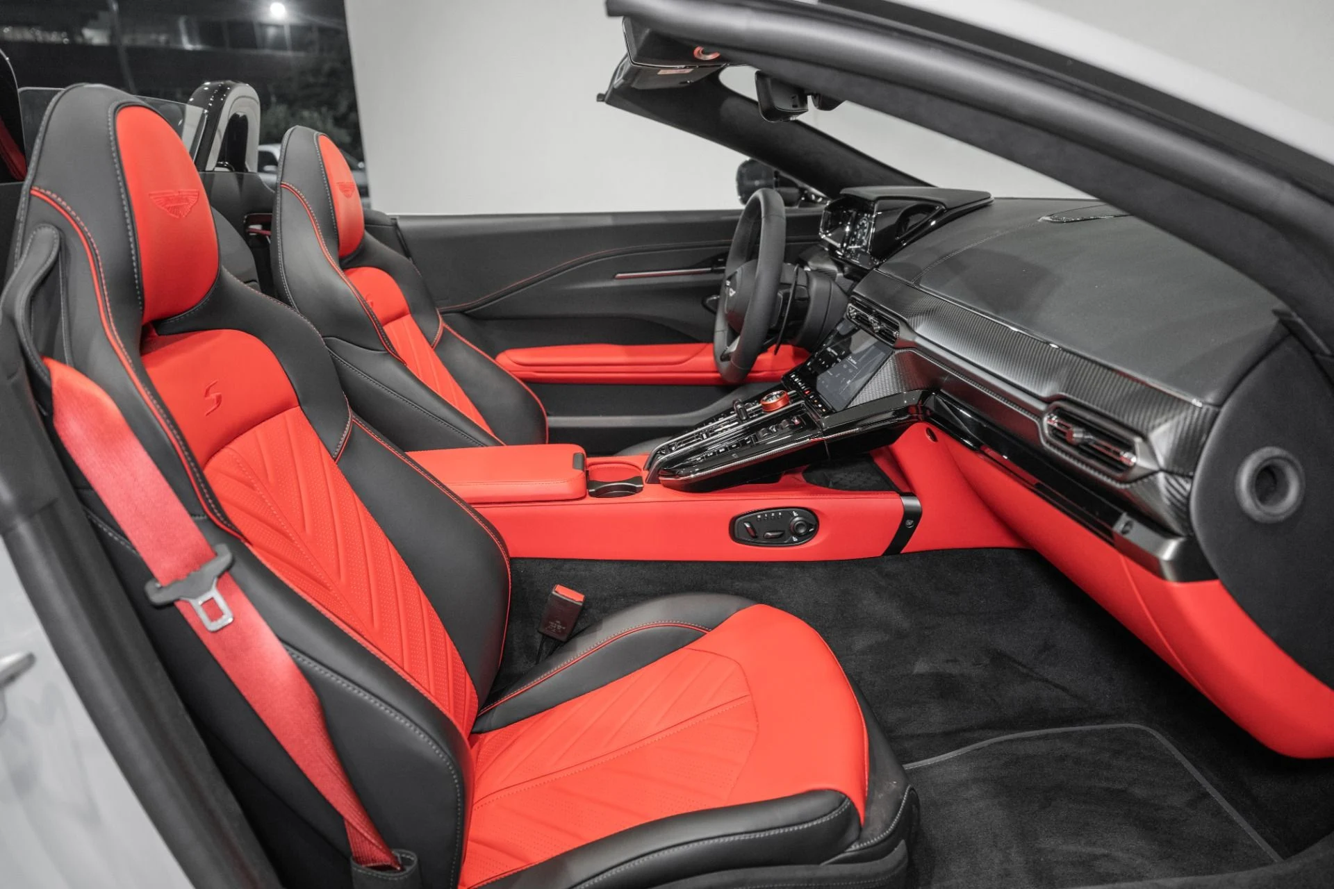 mph013_161165581_New_2026_Aston_Martin_Vantage_S_Roadster_1786373251_92a352c5ad