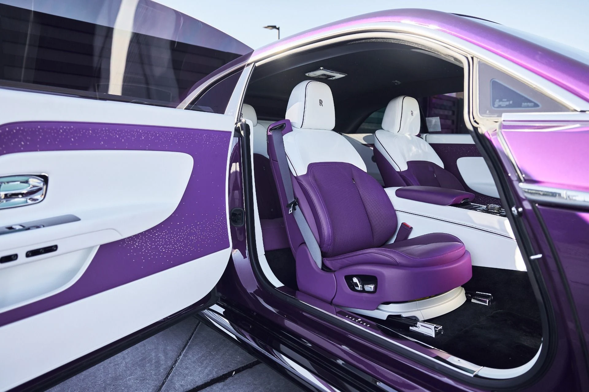 mph013_1623057433_Used_2024_Rolls_Royce_Spectre_Base_1771724327_d11ec848a7