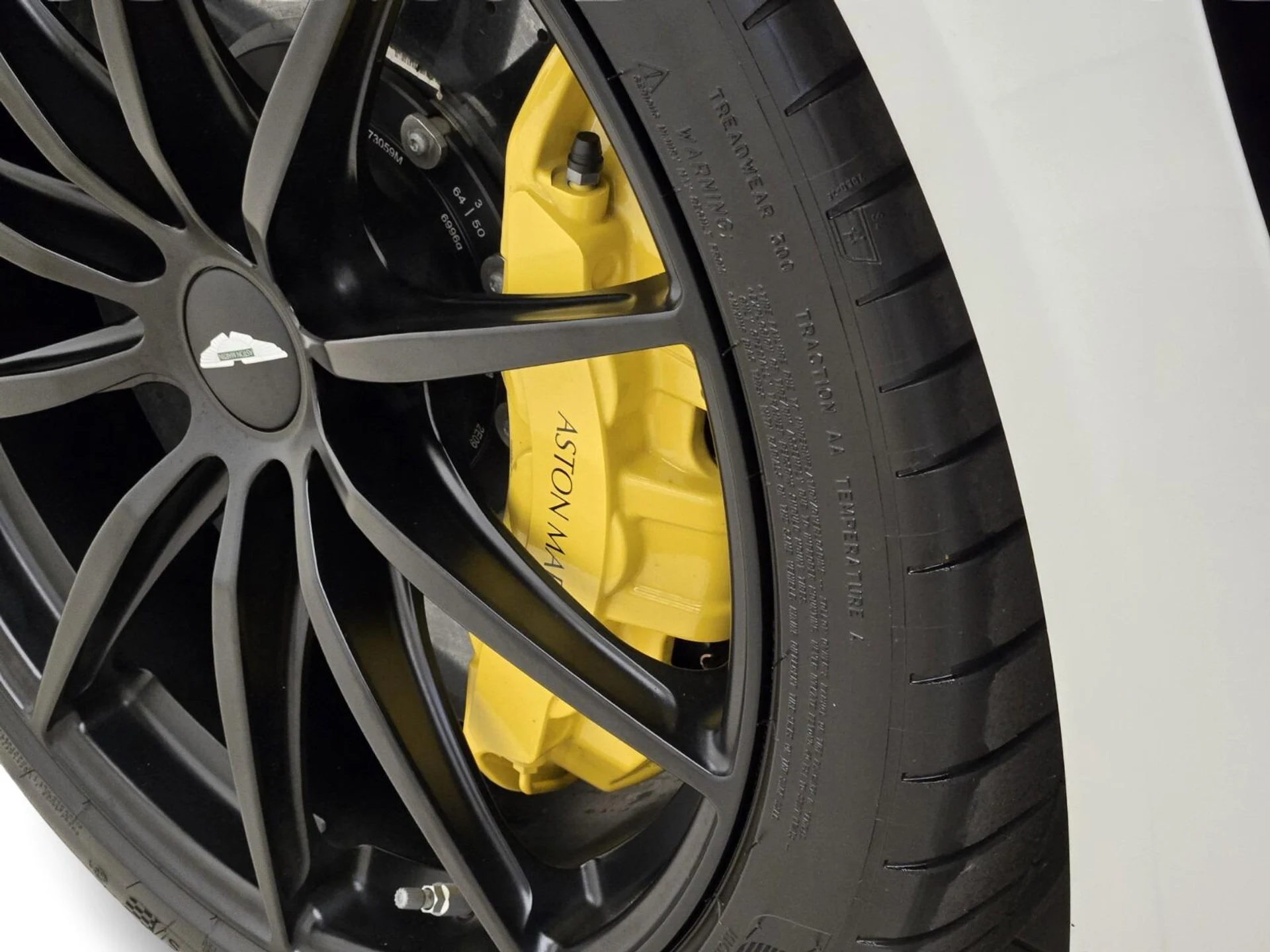 mph013_1627377869_Used_2023_Aston_Martin_Vantage_1766214029_92276a130c