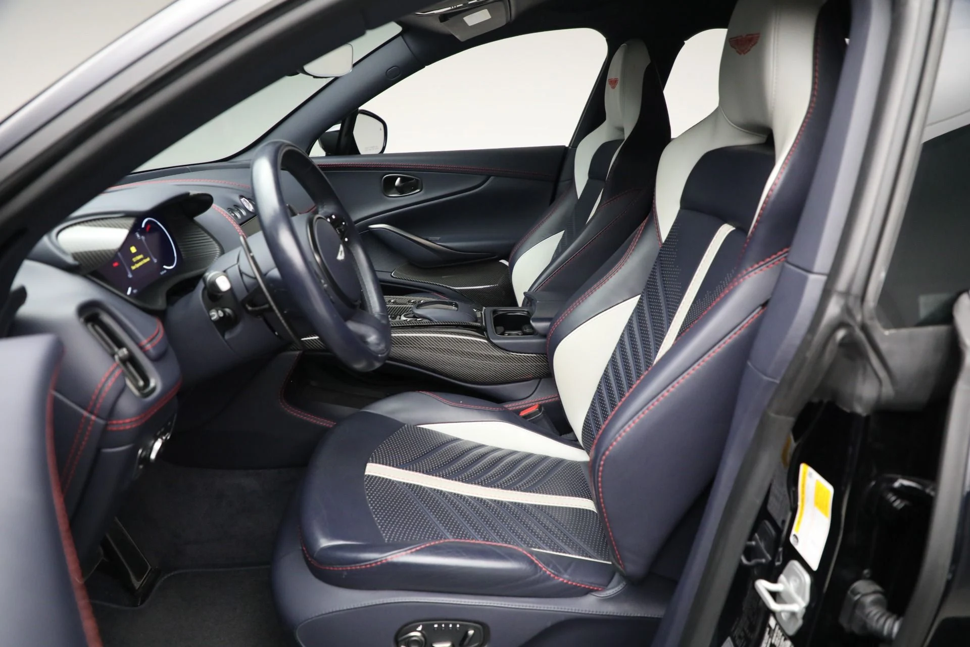 mph013_1641157690_Used_2023_Aston_Martin_DBX_707_3a7835ac6c