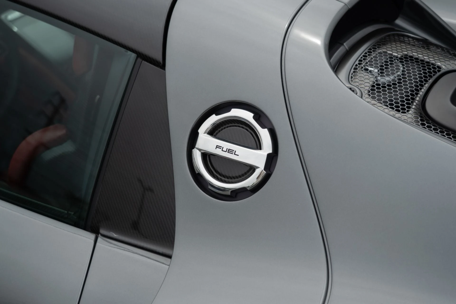 mph013_1641723068_Used_2015_Porsche_918_Spyder_1756496999_454473599f