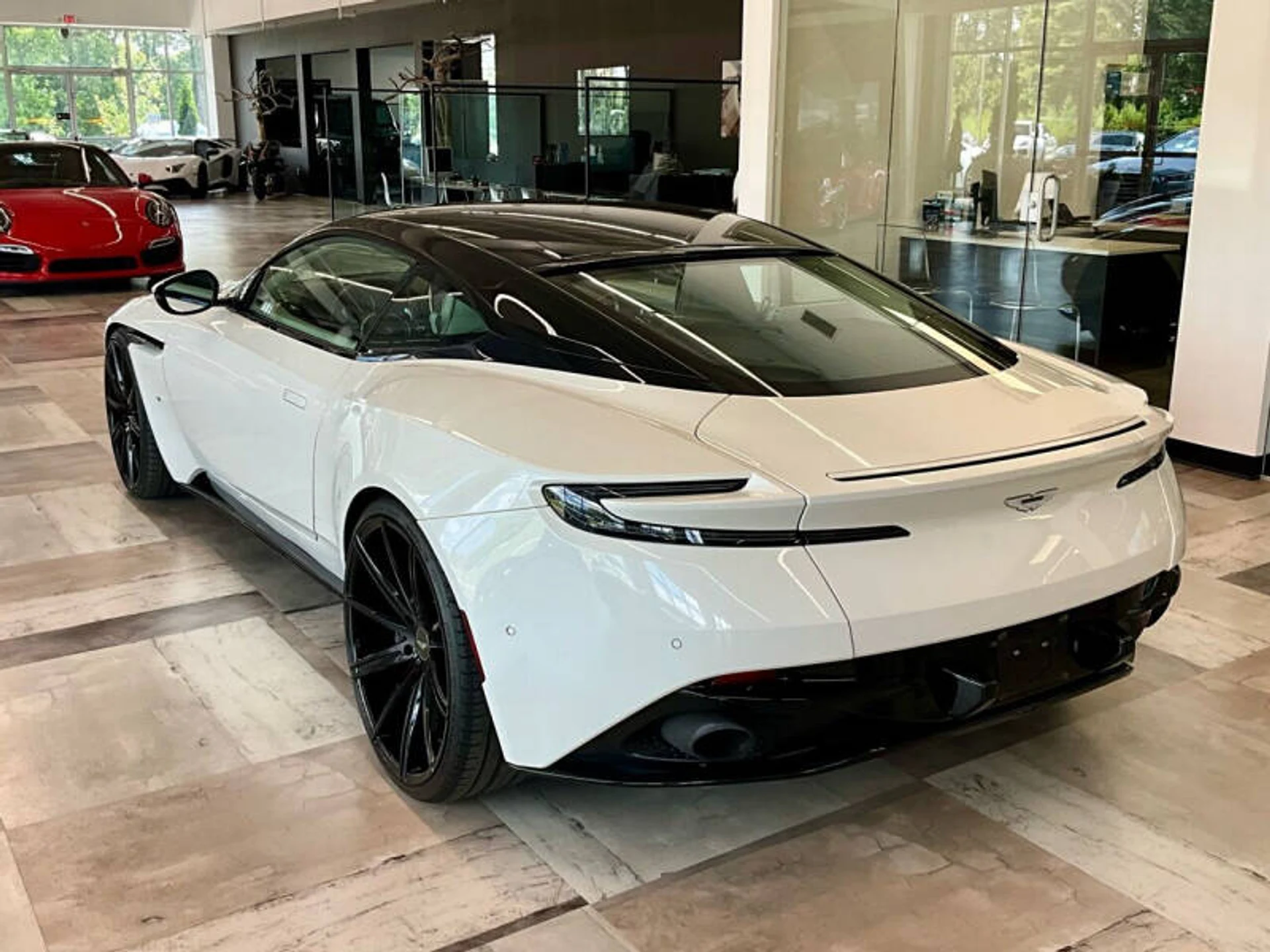 mph013_1642801291_2018_aston_martin_db11_v12_2dr_coupe_a03a57a07a