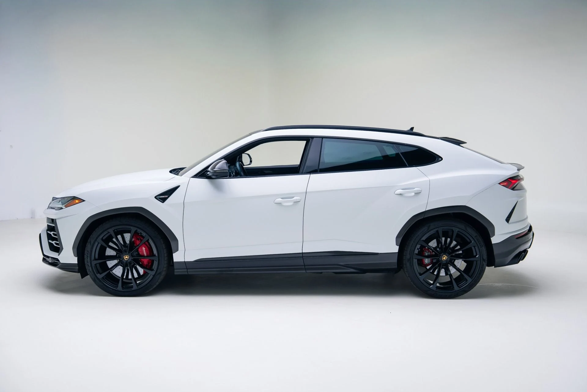 mph013_164887405_Used_2022_Lamborghini_Urus_1764978399_0ecf9d19d1