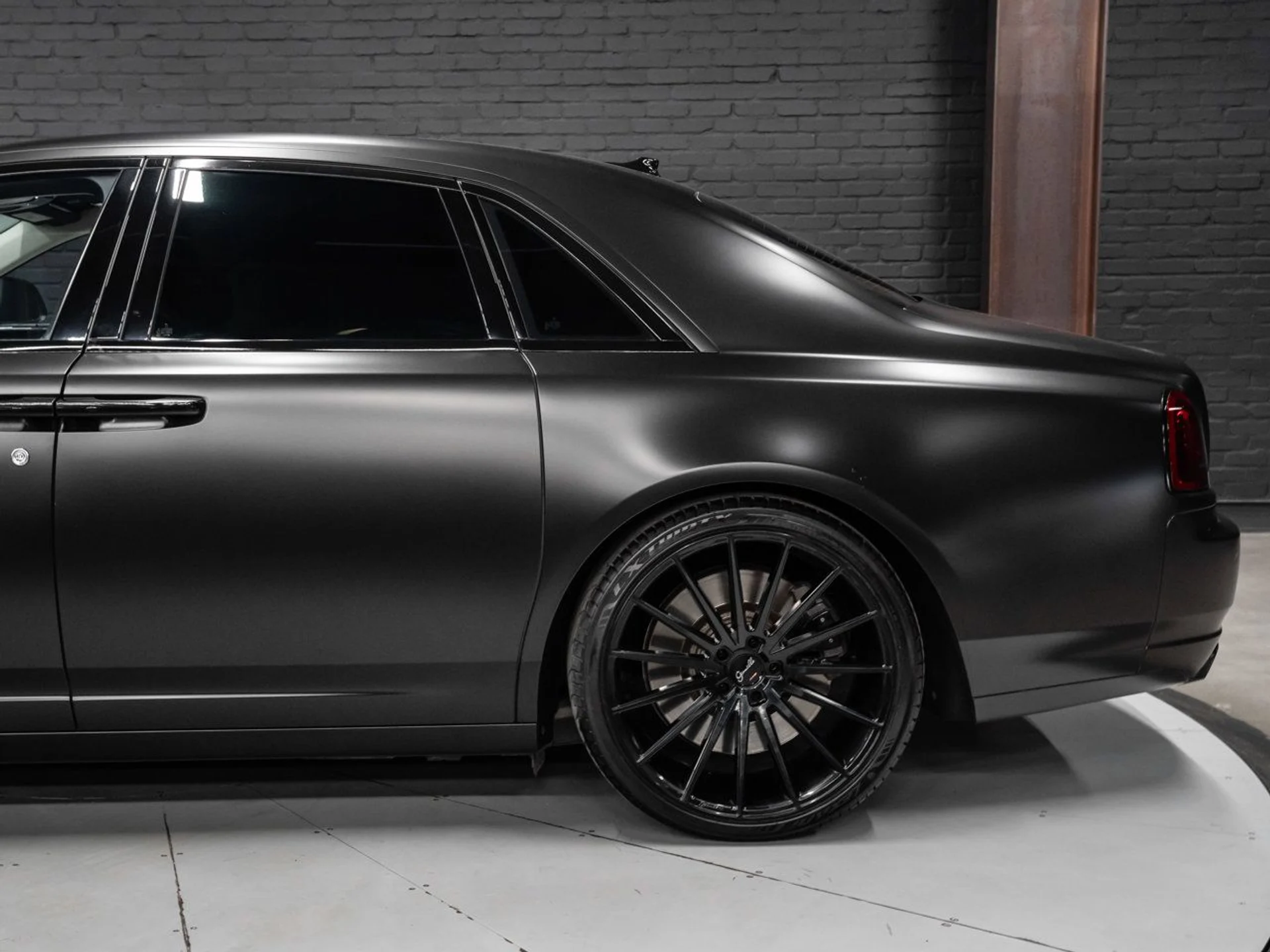 mph013_1651469304_rolls_royce_ghost_2012_688a992521