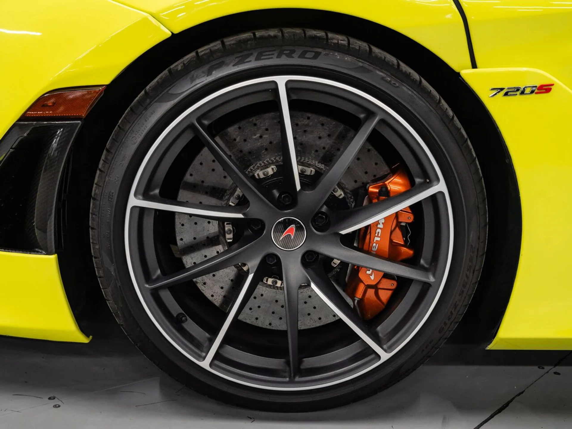 mph013_166075559_mclaren_720s_2018_c8178b9bf2