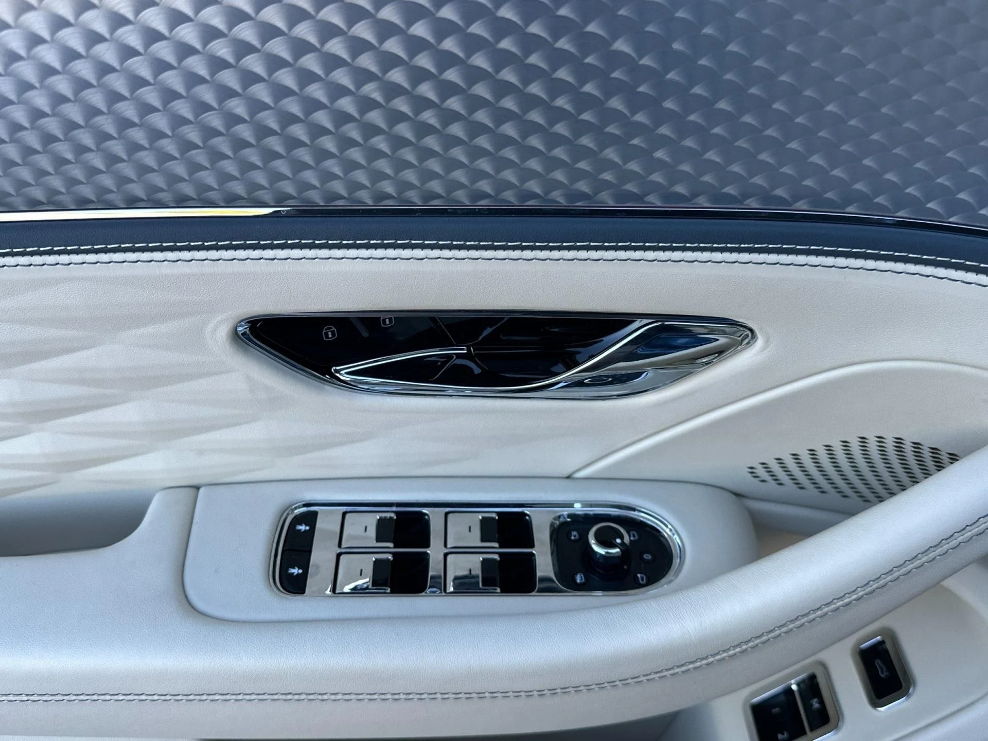 mph013_1671871135_Used_2024_Bentley_Flying_Spur_S_1760603845_cc4f88238a