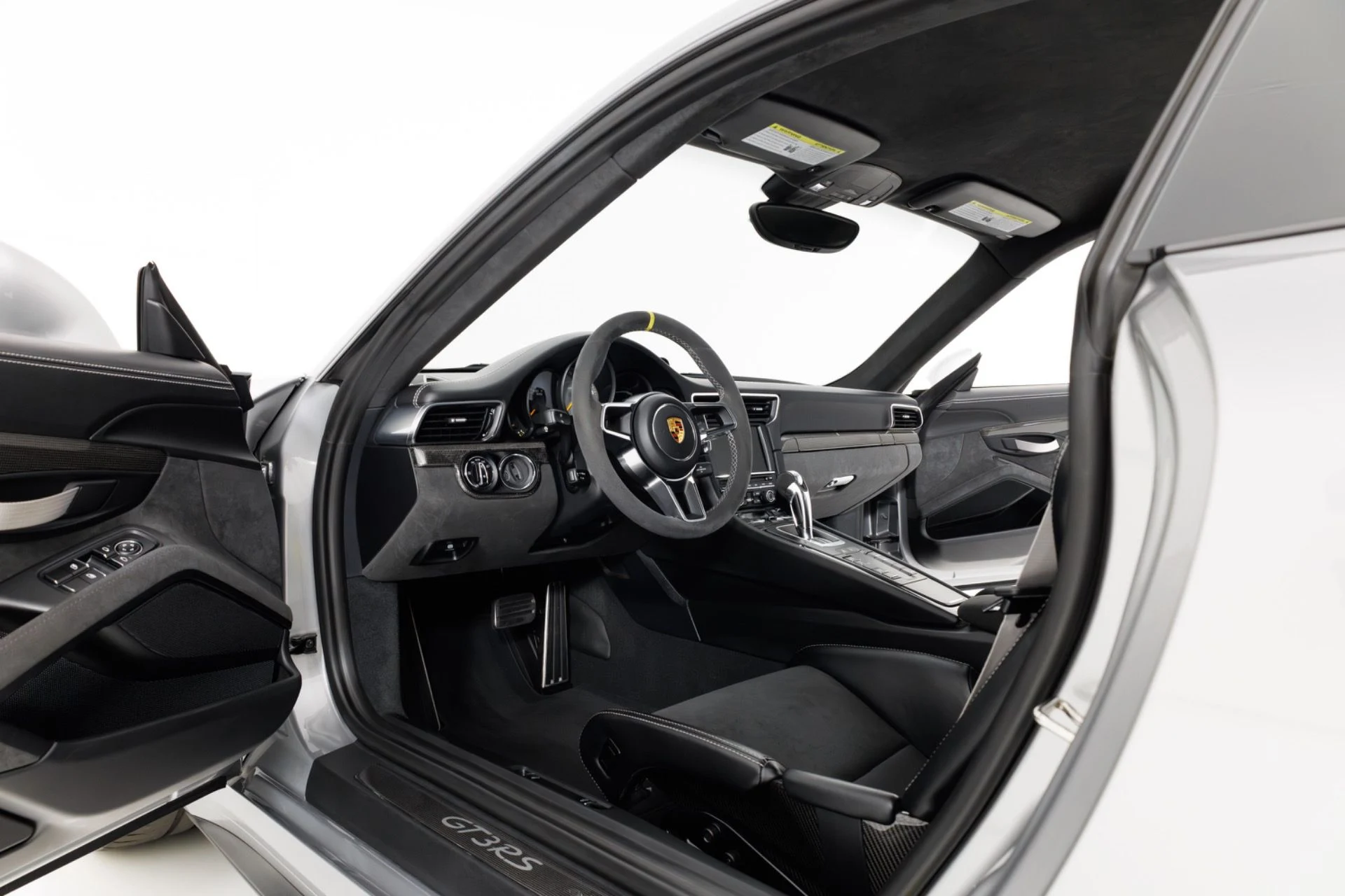 mph013_1676897025_Used_2016_Porsche_911_GT_3_RS_1782496706_6211b89e0a