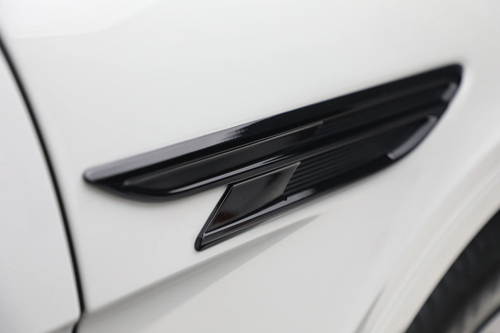 mph013_1678941979_Used_2025_Bentley_Bentayga_S_Black_Edition_1318ffb5a7