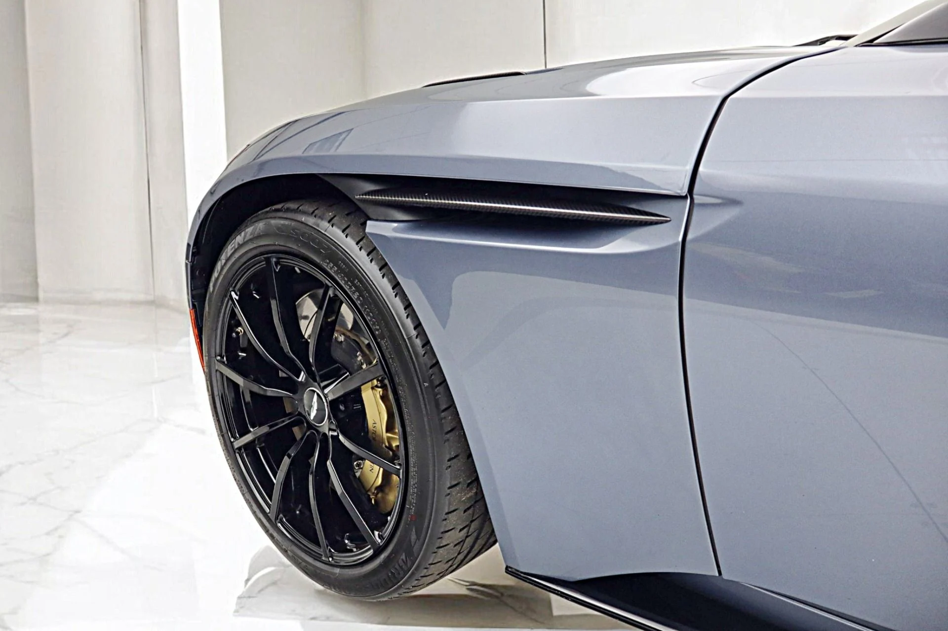 mph013_1682217196_Used_2020_Aston_Martin_DB_11_AMR_206e882659
