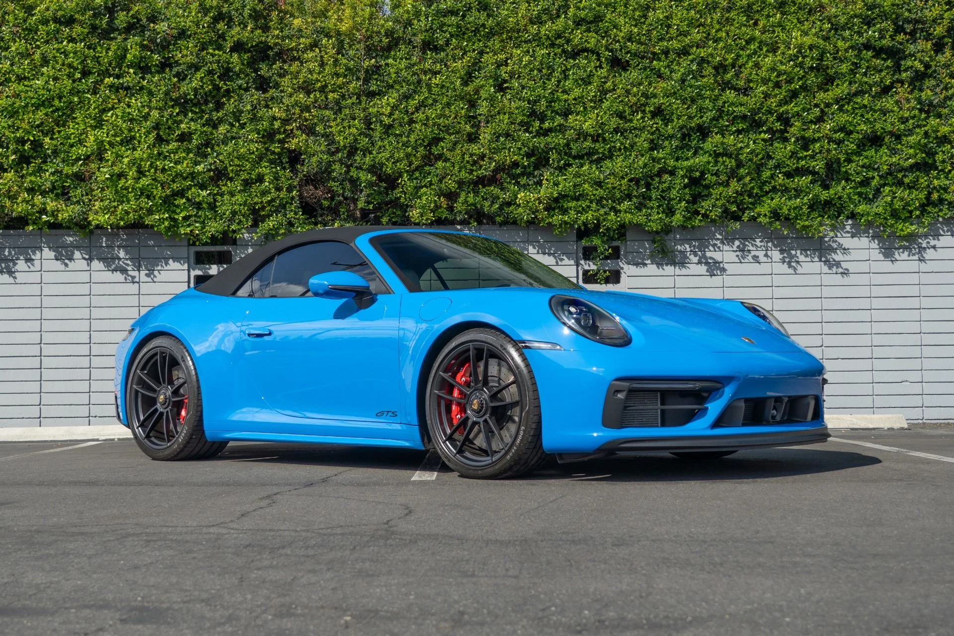 mph013_1689148338_Used_2023_Porsche_911_Carrera_GTS_1759352953_55b15643ba