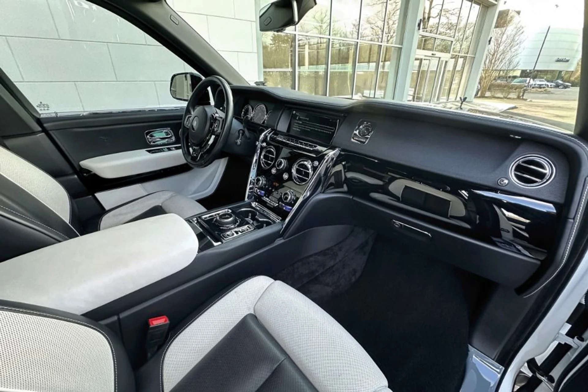 mph013_1693126100_Used_2021_Rolls_Royce_Cullinan_1768907327_f3c5114485