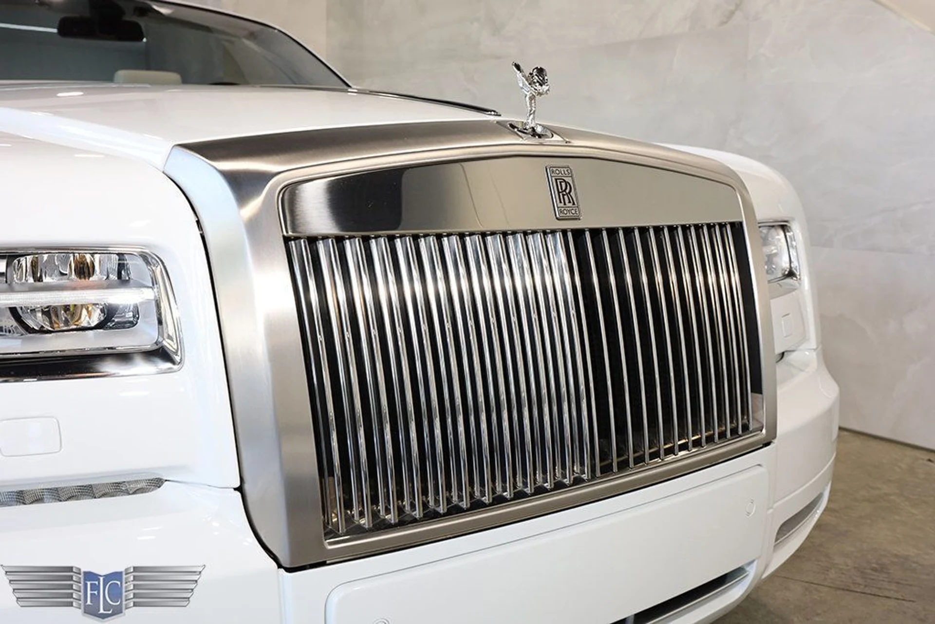 mph013_1696468497_used_2017_rolls_royce_phantom_drophead_covertiblefinaledition_9689_22834890_14_1024_b2d80ef192
