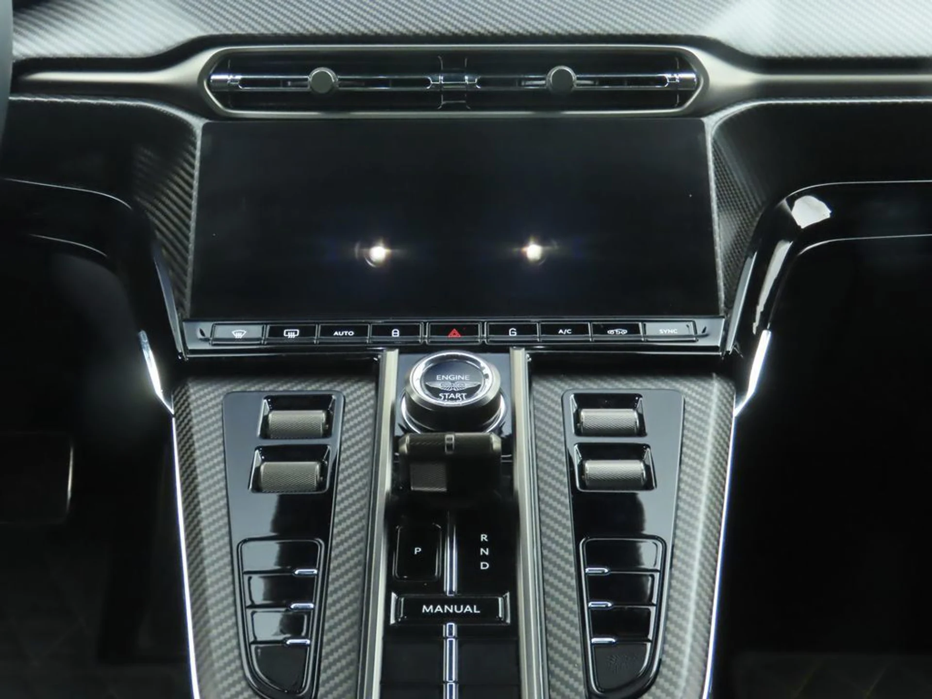 mph013_1699811312_used_2025_aston_martin_vantage_coupe_8119_22951526_14_1024_d7f0bd09f0