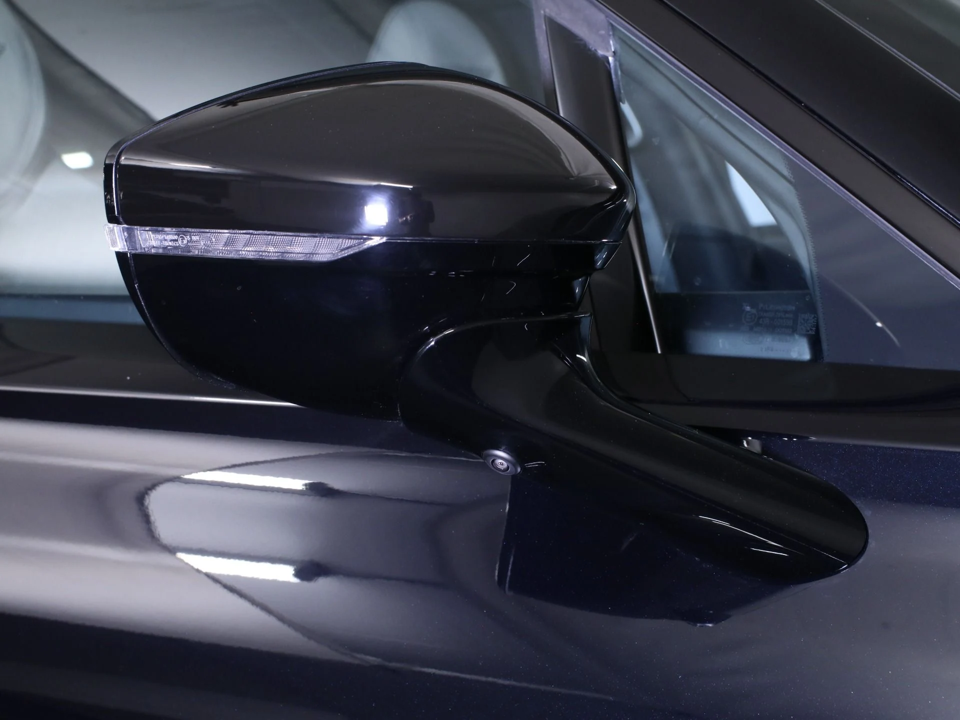 mph013_1711341668_New_2025_Aston_Martin_DBX_707_1758482586_e7f00b3d7b