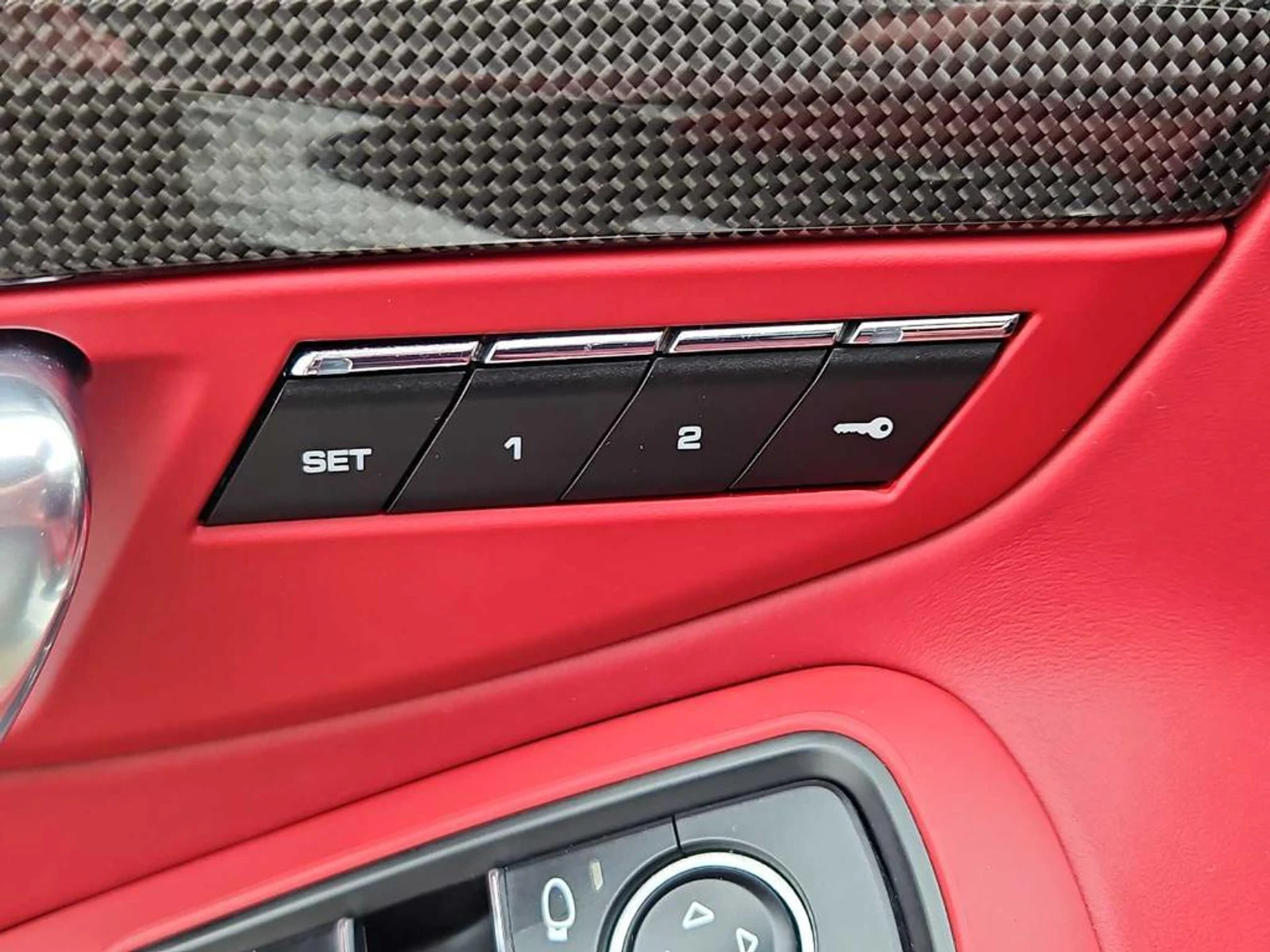 mph013_171606123_Ht_R_Aw_H49dyf_Vb_EX_r_E_Exegfo7_Wg_bad99eac32