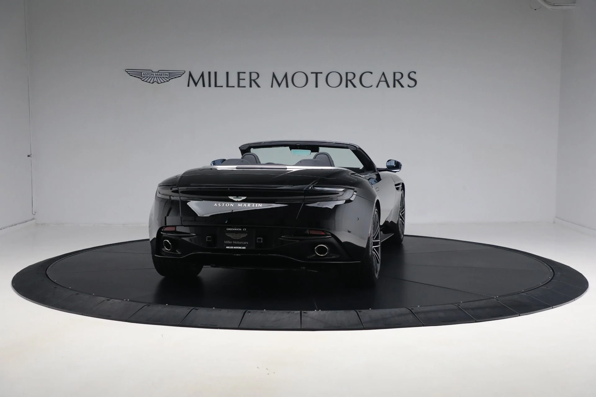 mph013_1719612856_New_2025_Aston_Martin_DB_12_Volante_672ce44908
