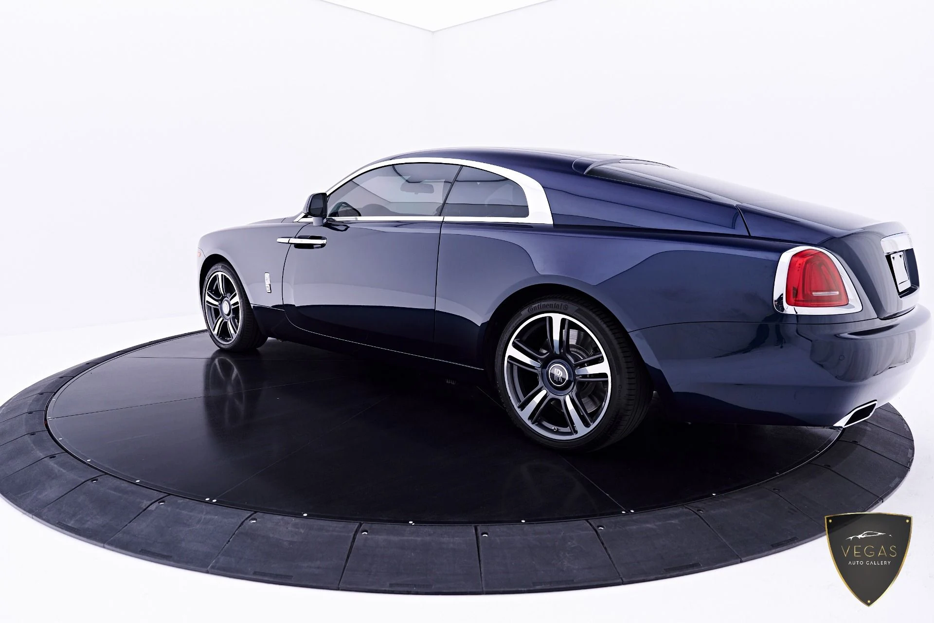 mph013_1736455996_Used_2017_Rolls_Royce_Wraith_Base_1782434577_b4ea493668
