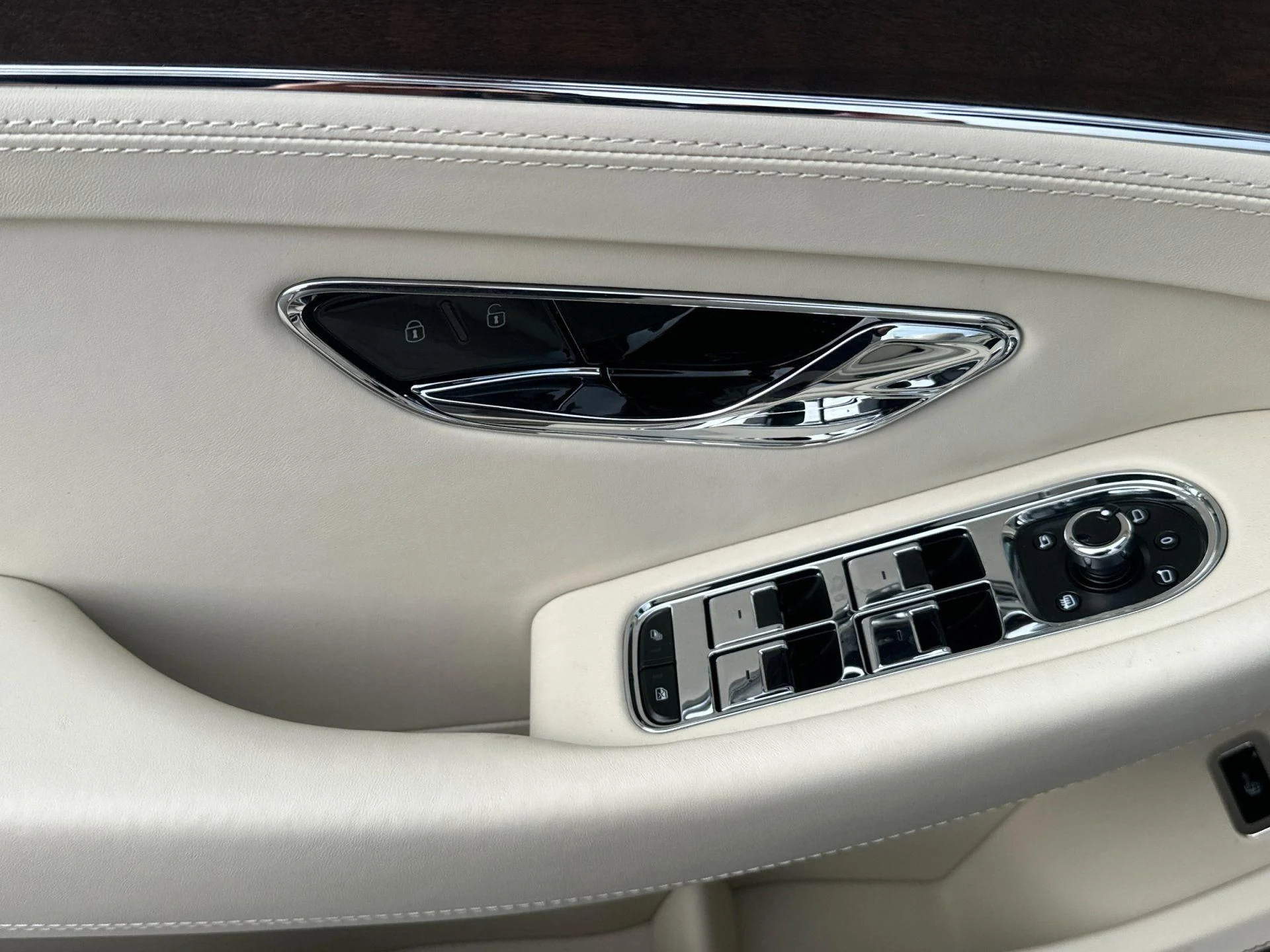 mph013_1747954486_New_2026_Bentley_Continental_GTC_1772028511_ca940310dd