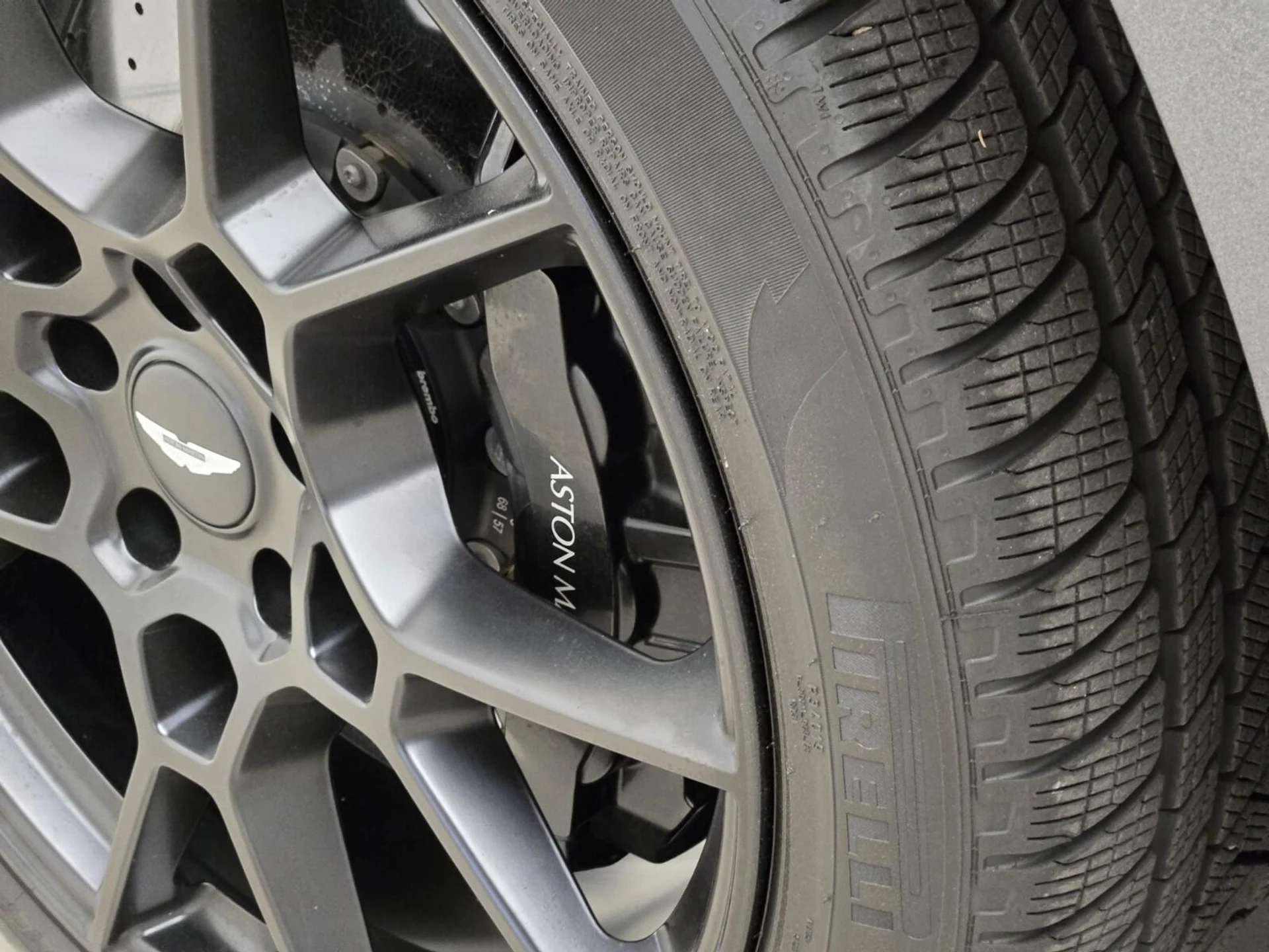 mph013_1749704158_Used_2023_Aston_Martin_DBX_707_1769582746_f62acb561b