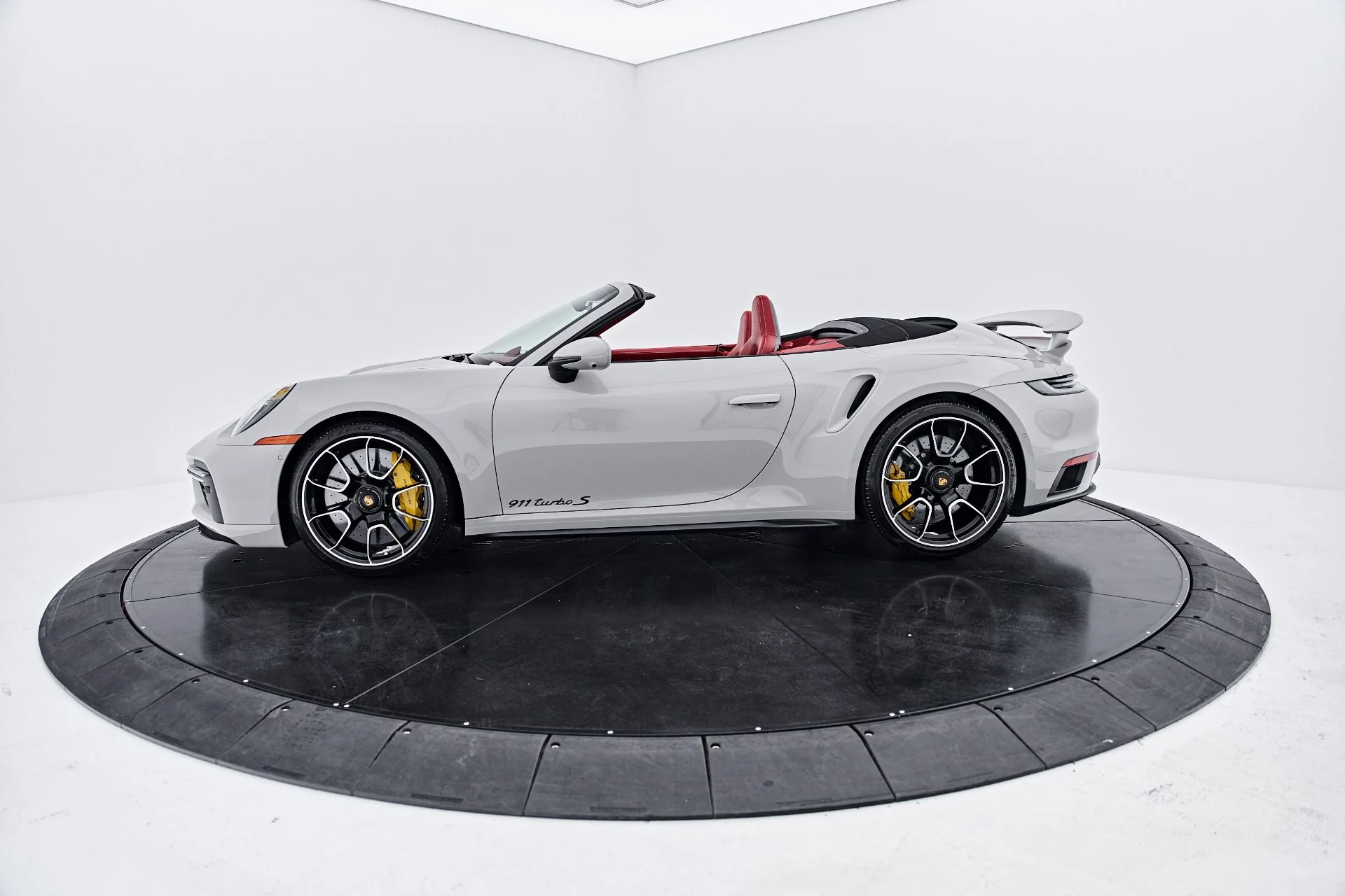 mph013_1752457955_Used_2024_Porsche_911_Turbo_S_1790987899_b52c683af6