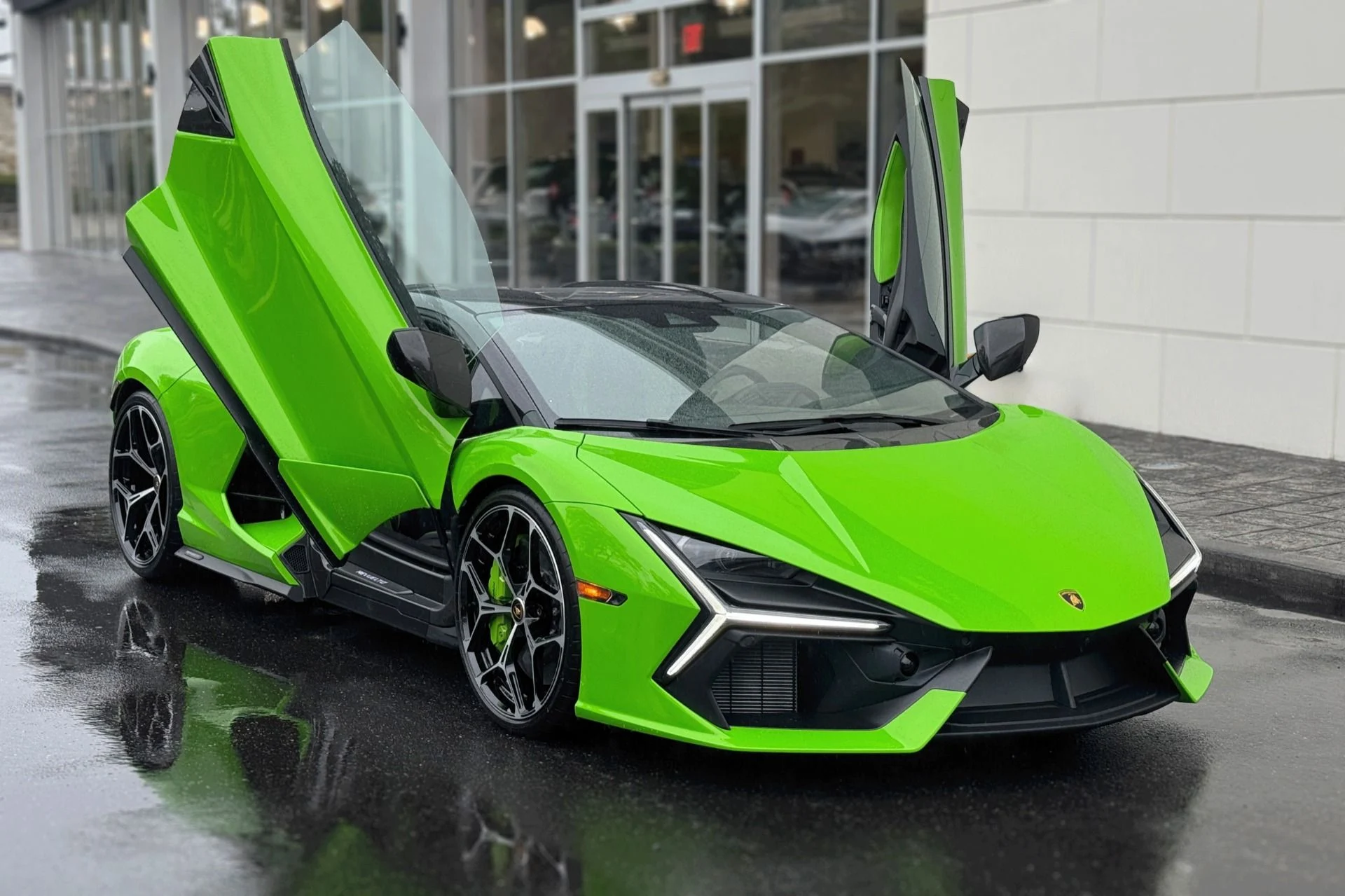 mph013_175419919_Used_2025_Lamborghini_Revuelto_1755791055_2d5b49d16f