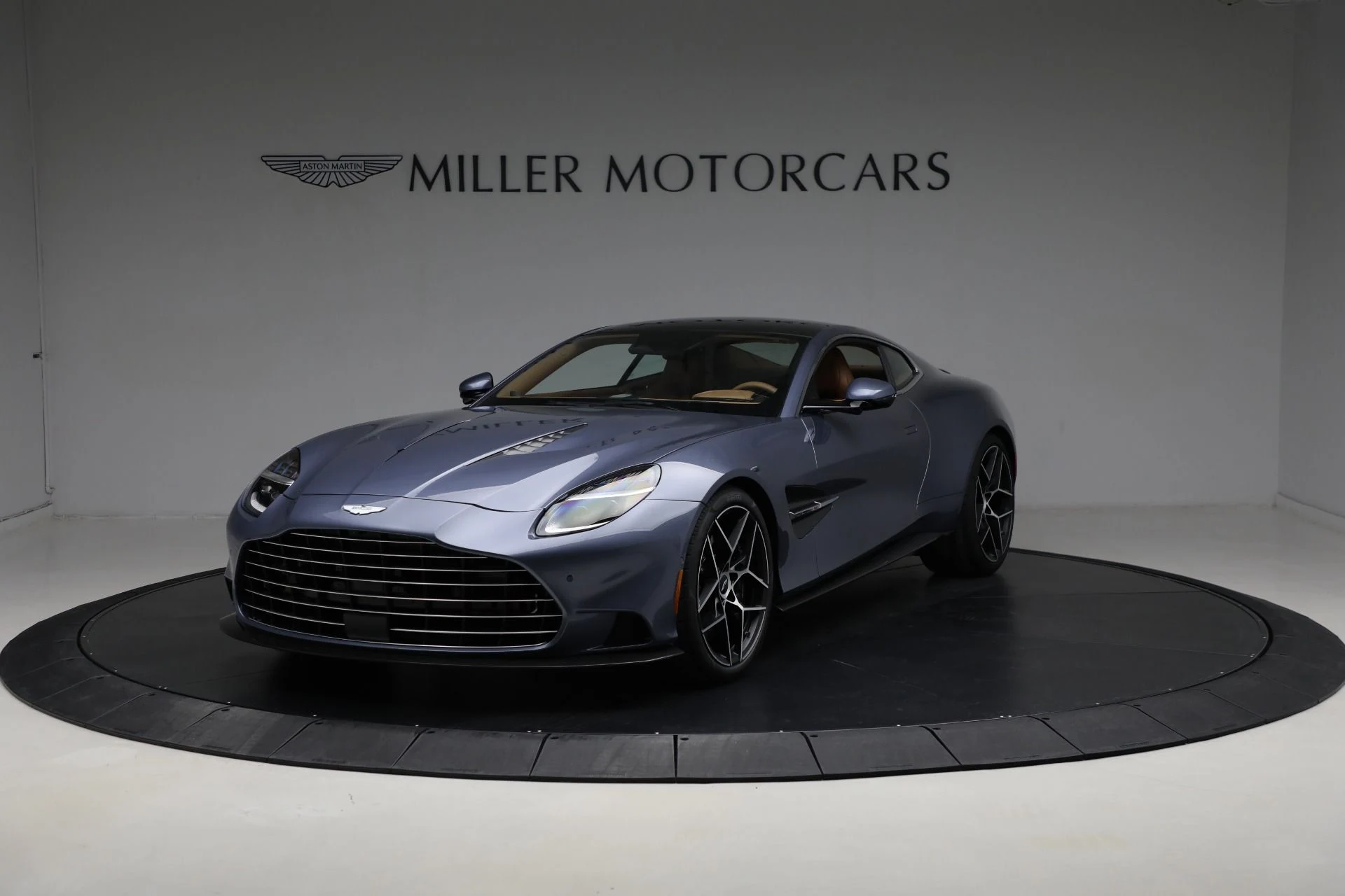 mph013_1763857136_New_2025_Aston_Martin_Vanquish_1738262269_3d8a75afa5