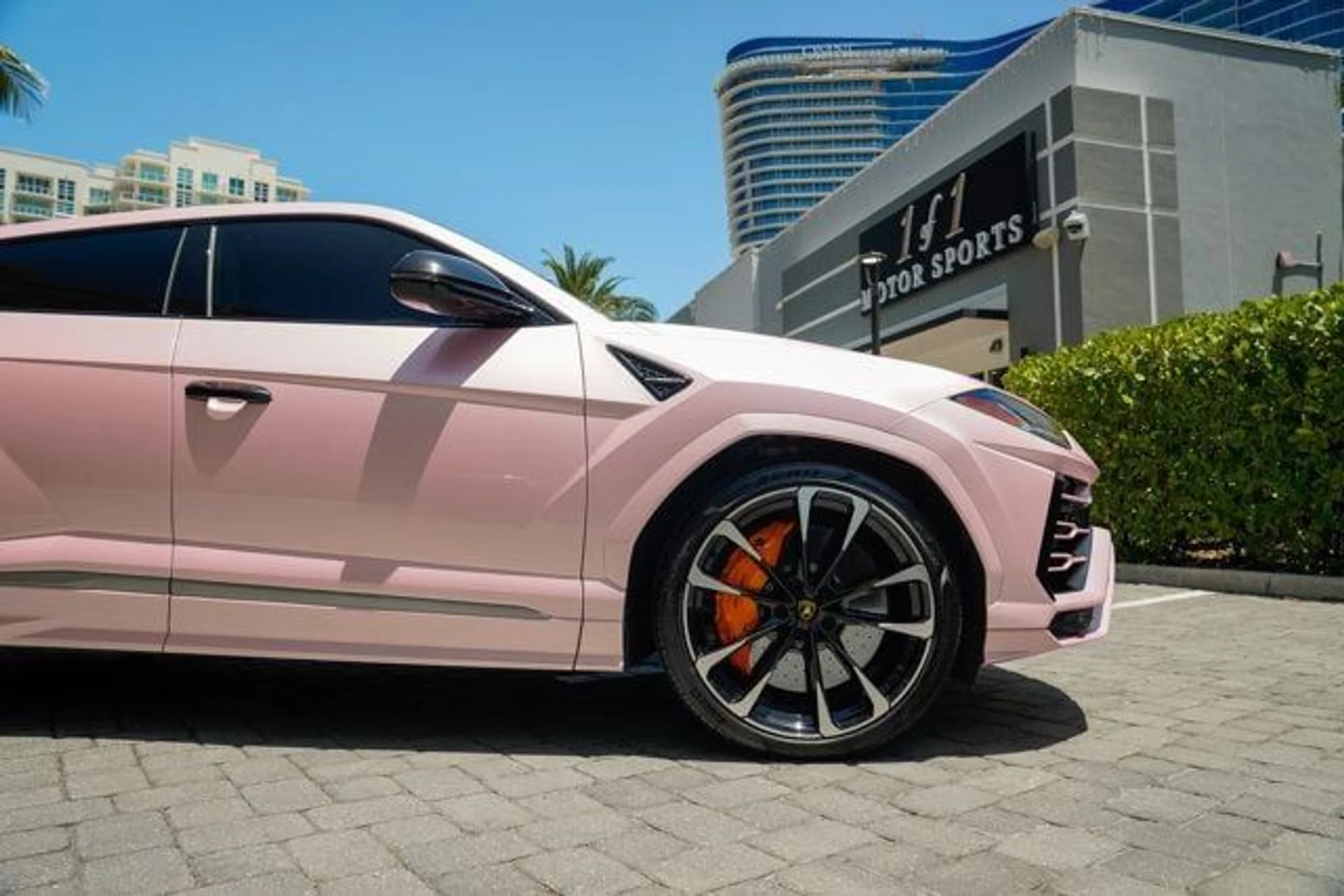 mph013_1766641148_used_2021_lamborghini_urus_awd_14354_22713615_14_640_754d991a01