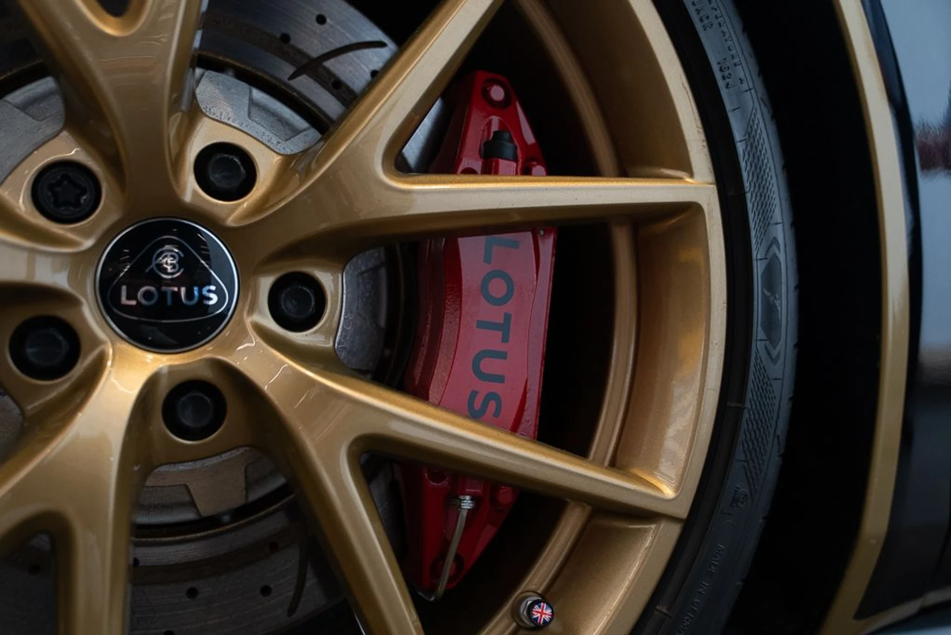 mph013_1774096230_lotus_emira_2024_jpg_v_1775587595_d0a7ab8ad5