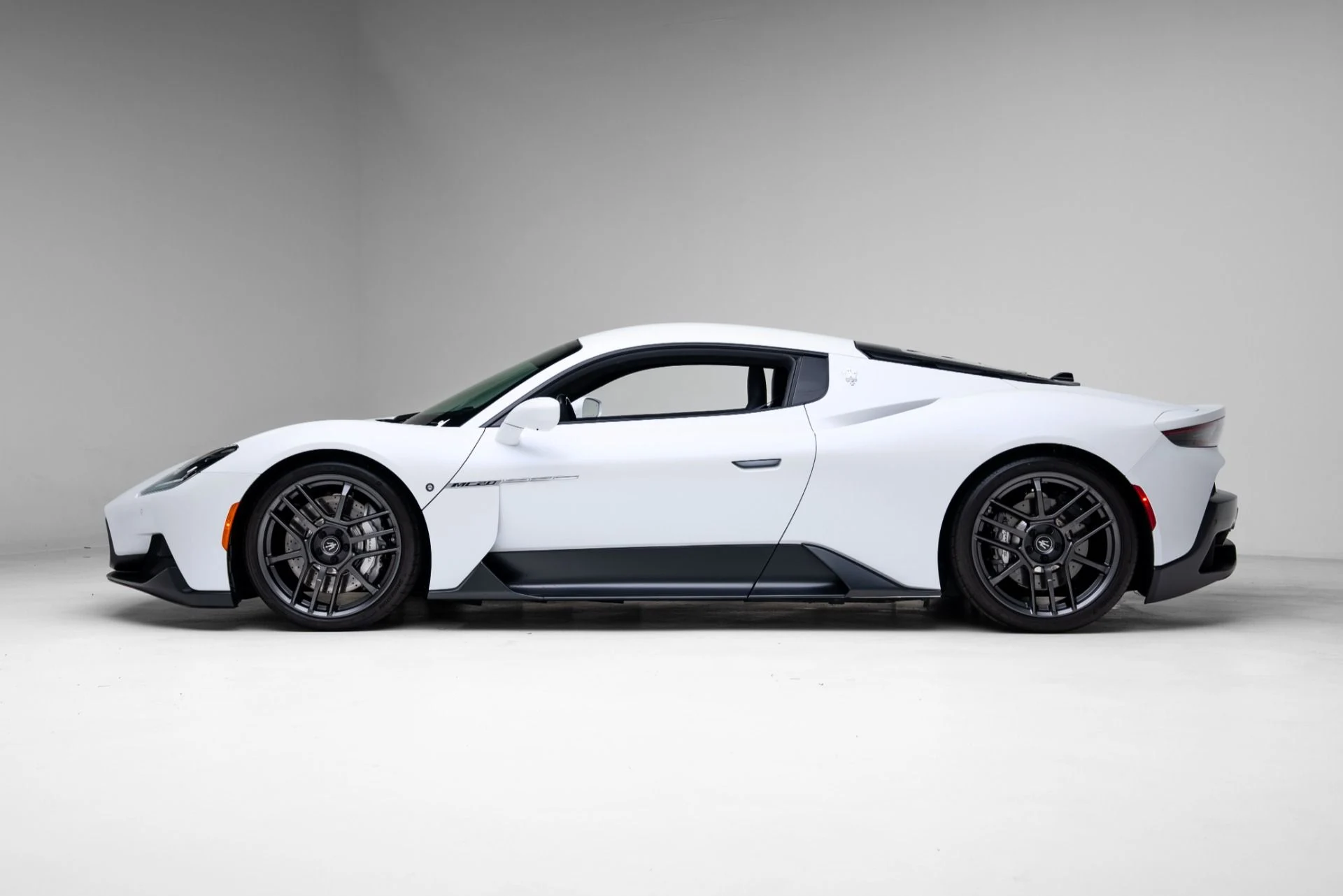 mph013_1774960800_Used_2023_Maserati_MC_20_1771372792_99cc4da5d6