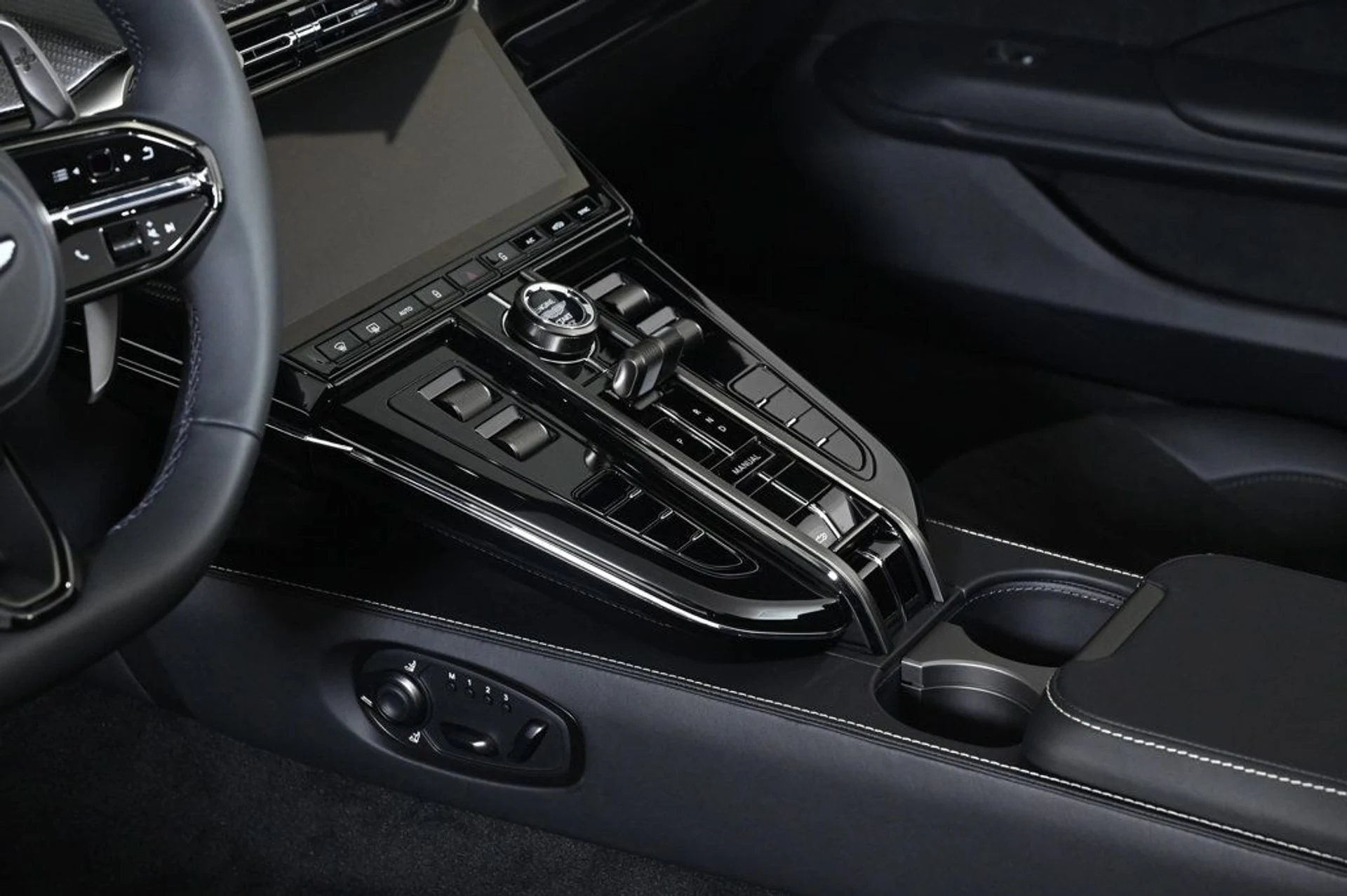 mph013_1782514943_new_2026_aston_martin_vantage_sroadster_11350_22964213_13_1024_3f278a0bab