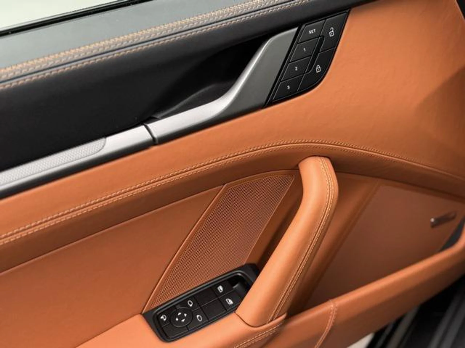 mph013_1784917270_PQ_Gpzt_YEY_1z249j0_Gc_H6x2_A9w_A0_b5d849b680