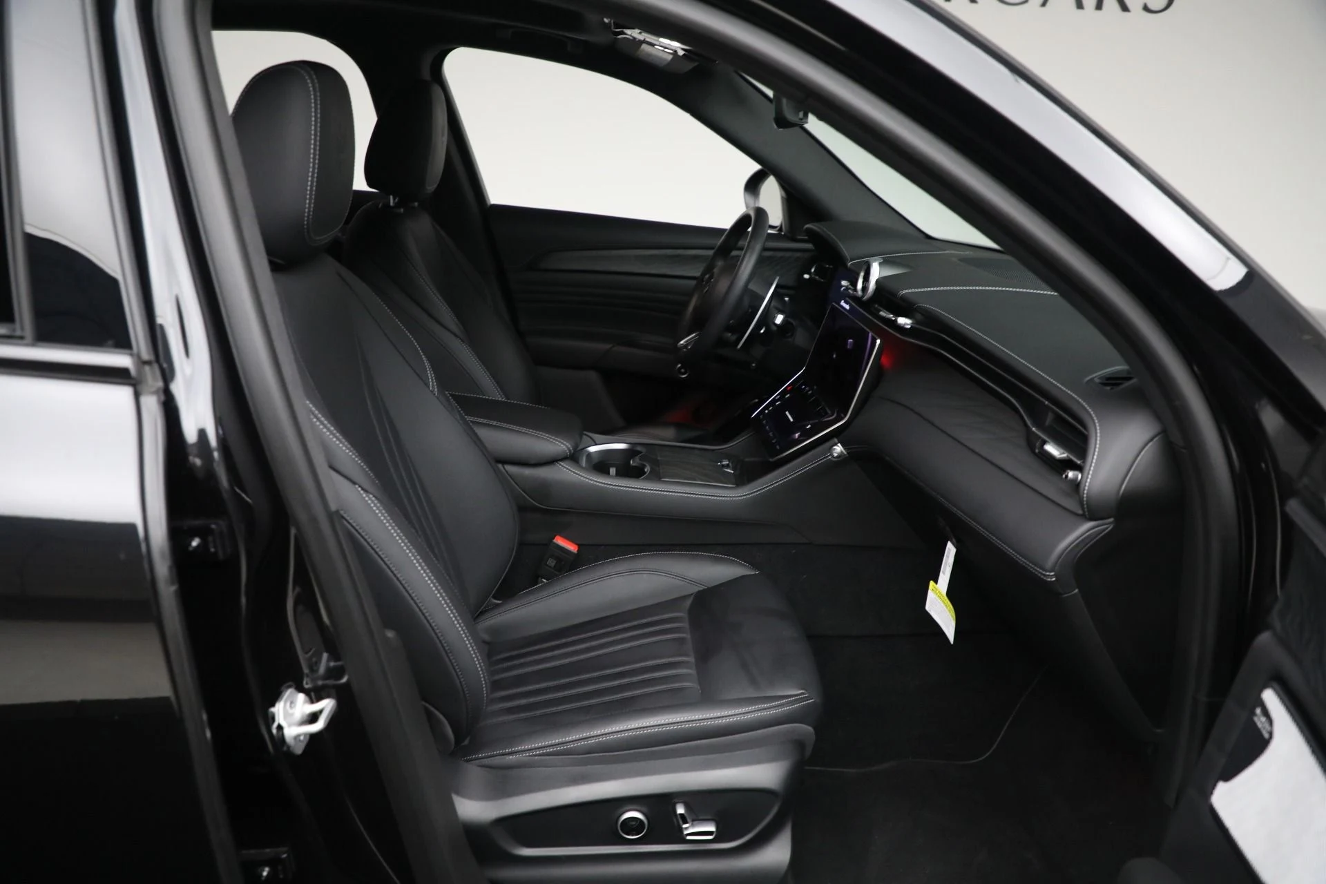 mph013_1788357236_New_2025_Maserati_Grecale_Modena_3ab02c4a74