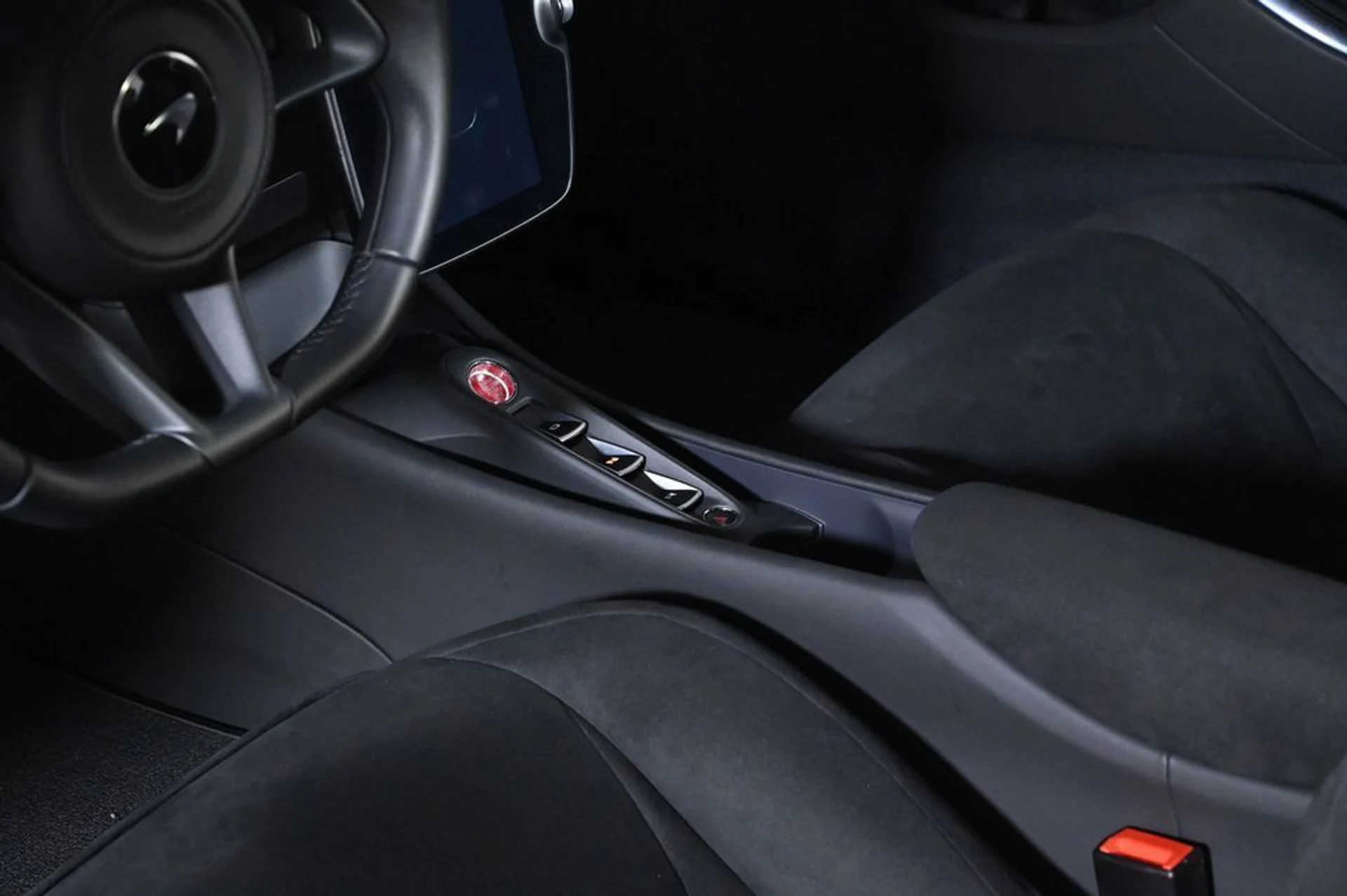 mph013_1788384860_used_2024_mclaren_artura_11350_23032757_14_1024_c05a6d979c