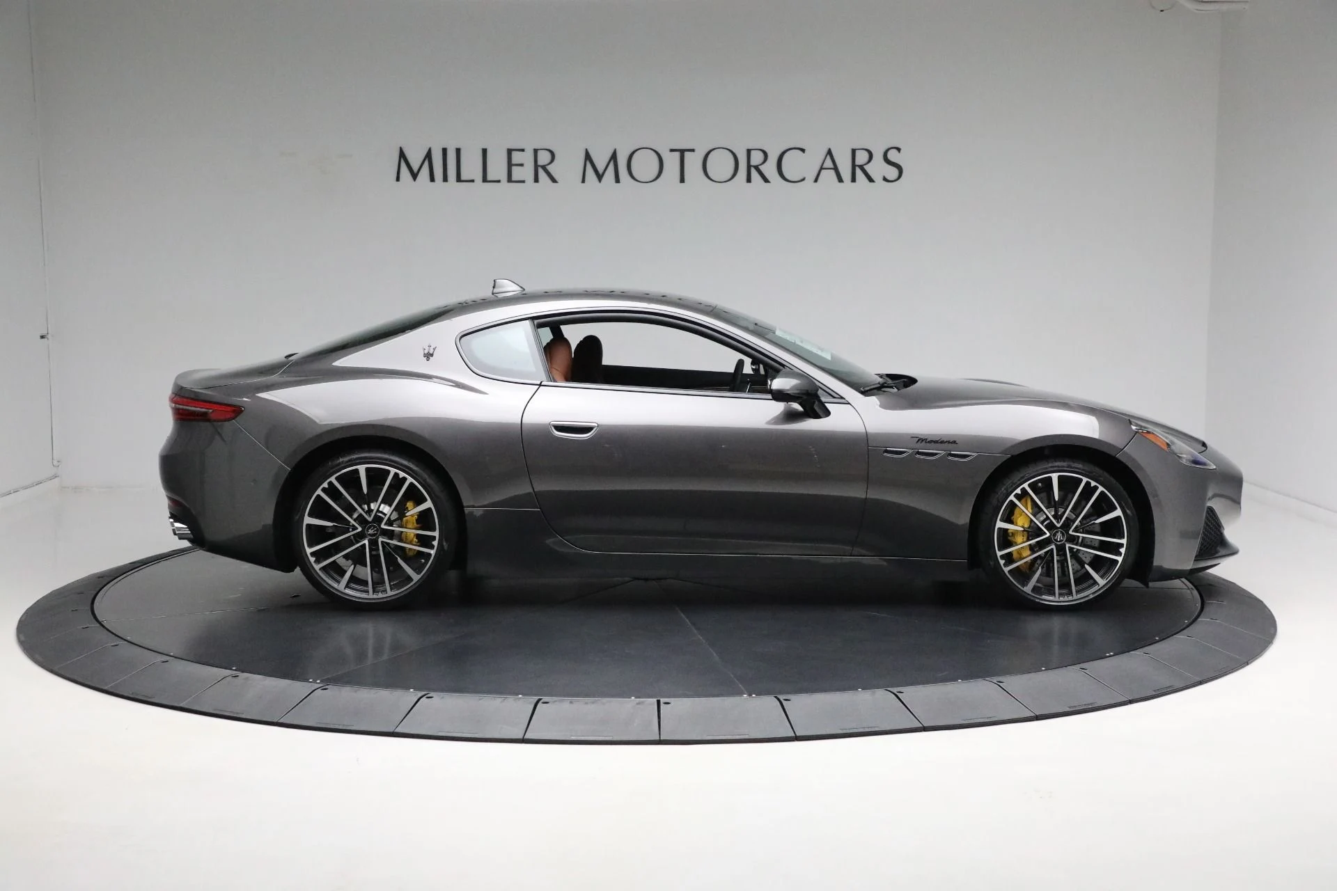 mph013_1792047971_Used_2024_Maserati_Gran_Turismo_Modena_1783952207_150520d9e7