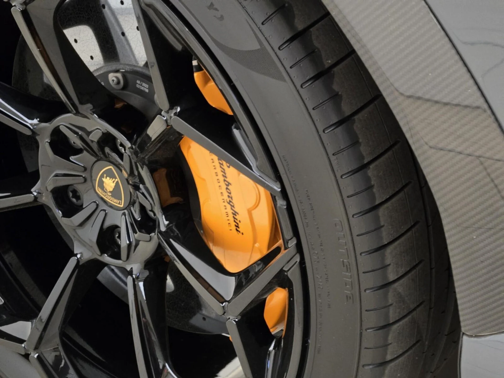 mph013_1793012725_Used_2023_Lamborghini_Urus_Performante_1777095808_40c77eb511