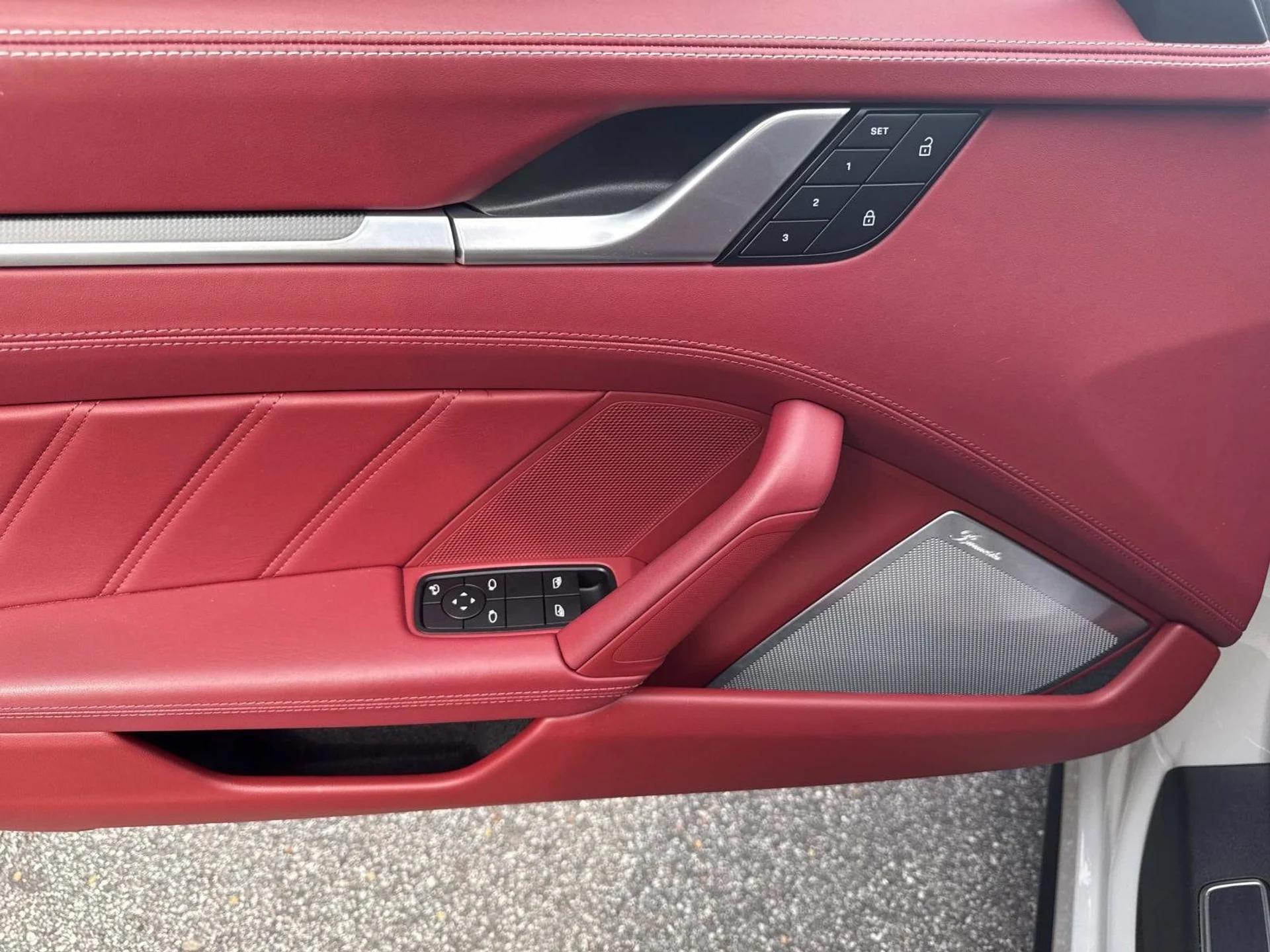 mph013_1800124530_f40b5ec4ee512f491d768217423dcc49x_fdb70ee45b