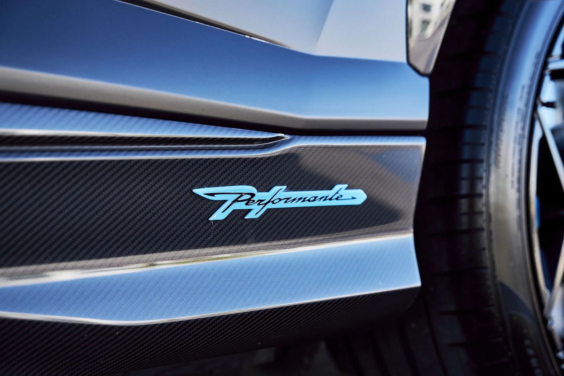 mph013_1800614771_Used_2024_Lamborghini_Urus_Performante_1773367077_08d9b0fdcf