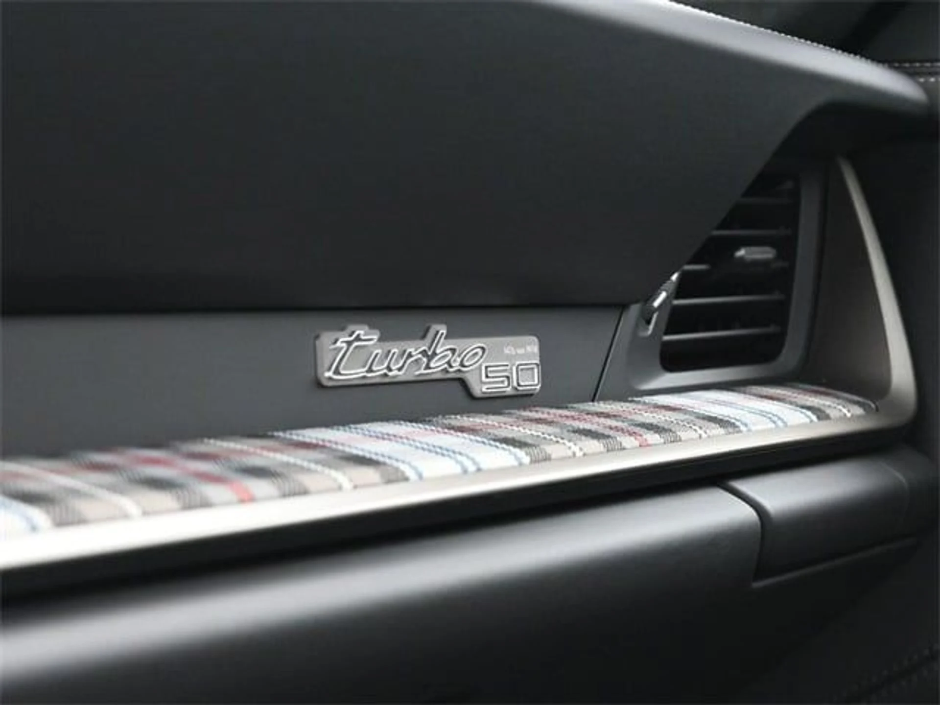 mph013_1809365058_f101976c78aaf9af8899dbd13783e44ex_b94307a55e