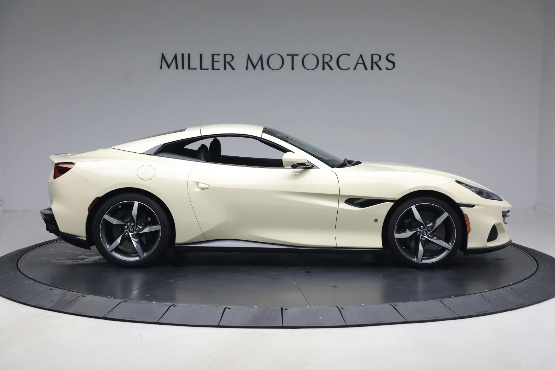 mph013_1812697203_Used_2023_Ferrari_Portofino_M_1767989995_03bc158ea1