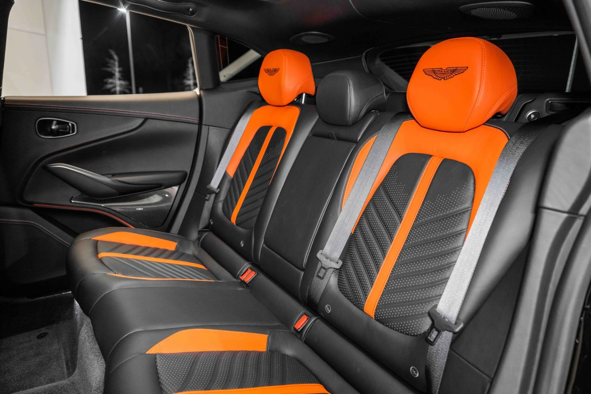 mph013_1822290953_Used_2023_Aston_Martin_DBX_707_1729954912_4ea4c11431
